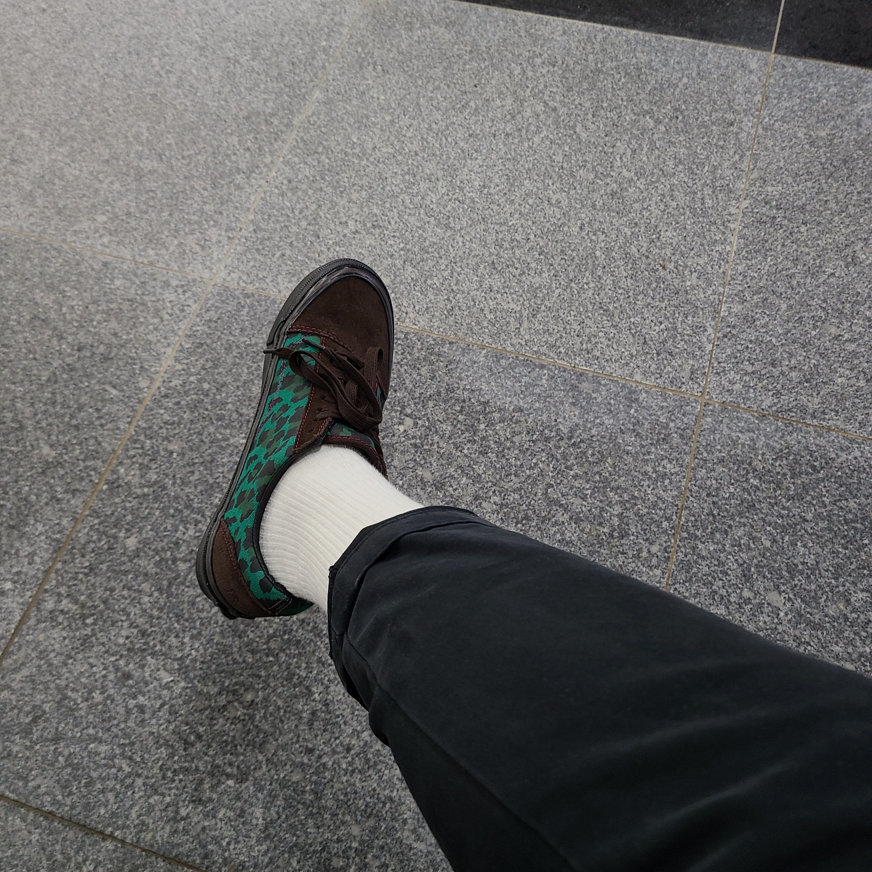 Vans Vault x Stray Rats Old Skool OG NS LX Black Green 착용 스타일 - 5