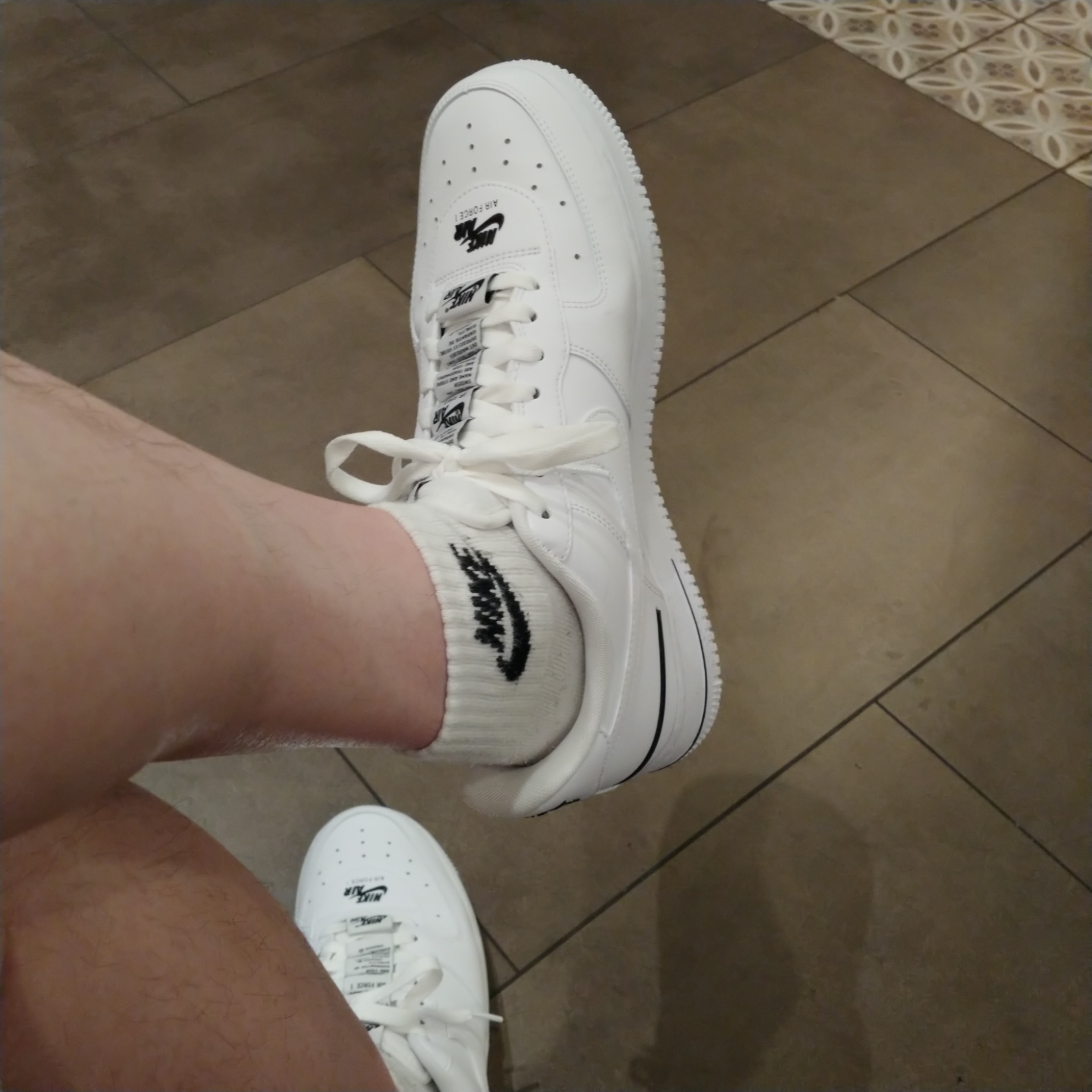 Nike Air Force 1 '07 Low Added Air White 착용 스타일 - 1