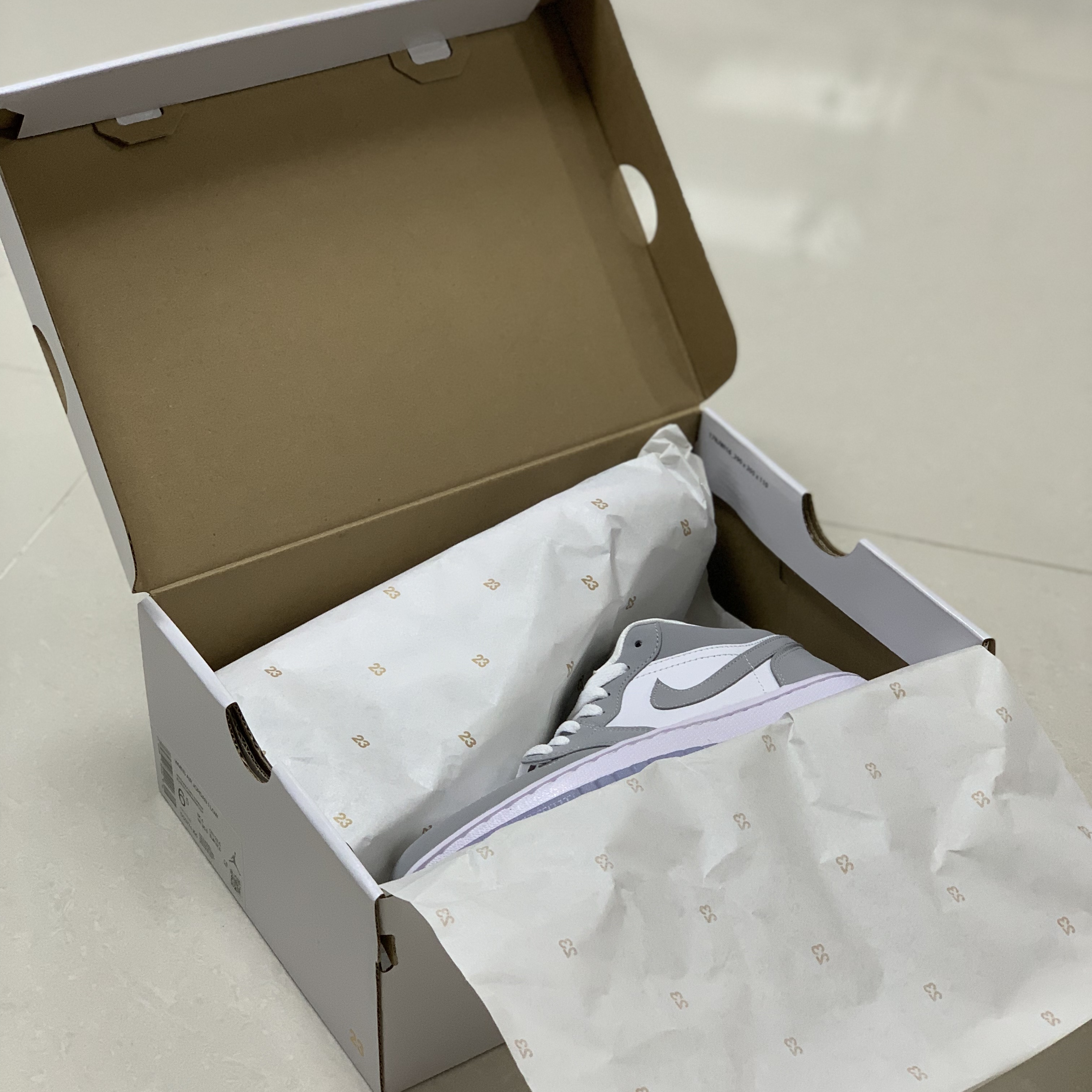 (W) Jordan 1 Low White Wolf Grey 착용 스타일 - 2