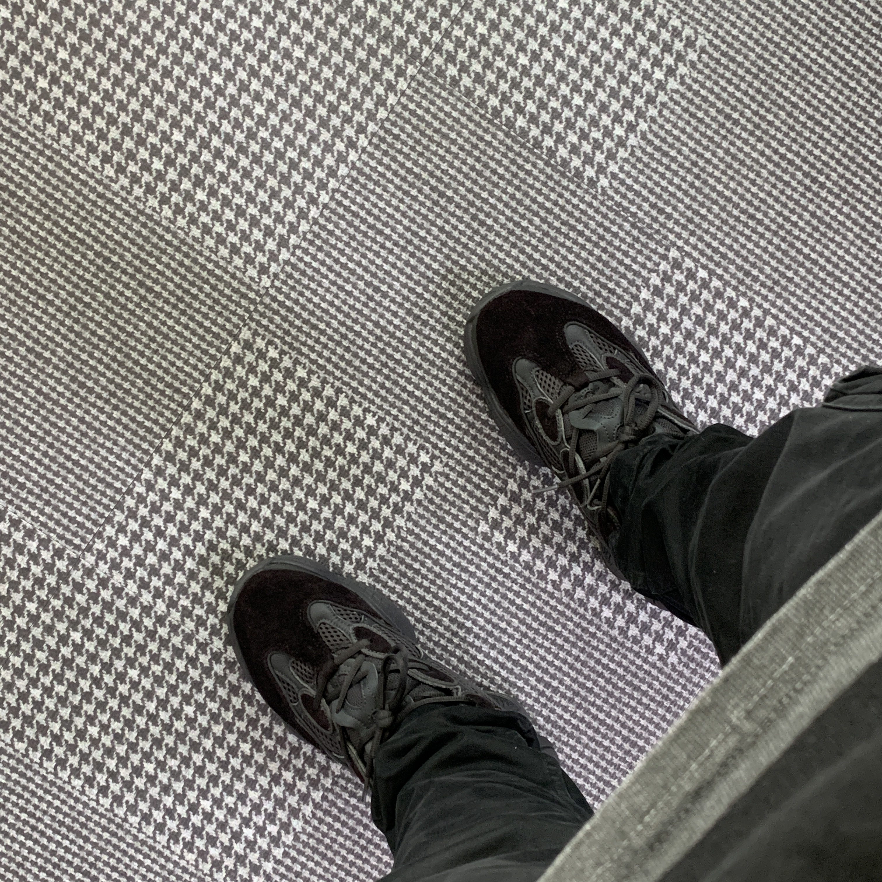 Adidas Yeezy 500 Utility Black 2018/2020 착용 스타일