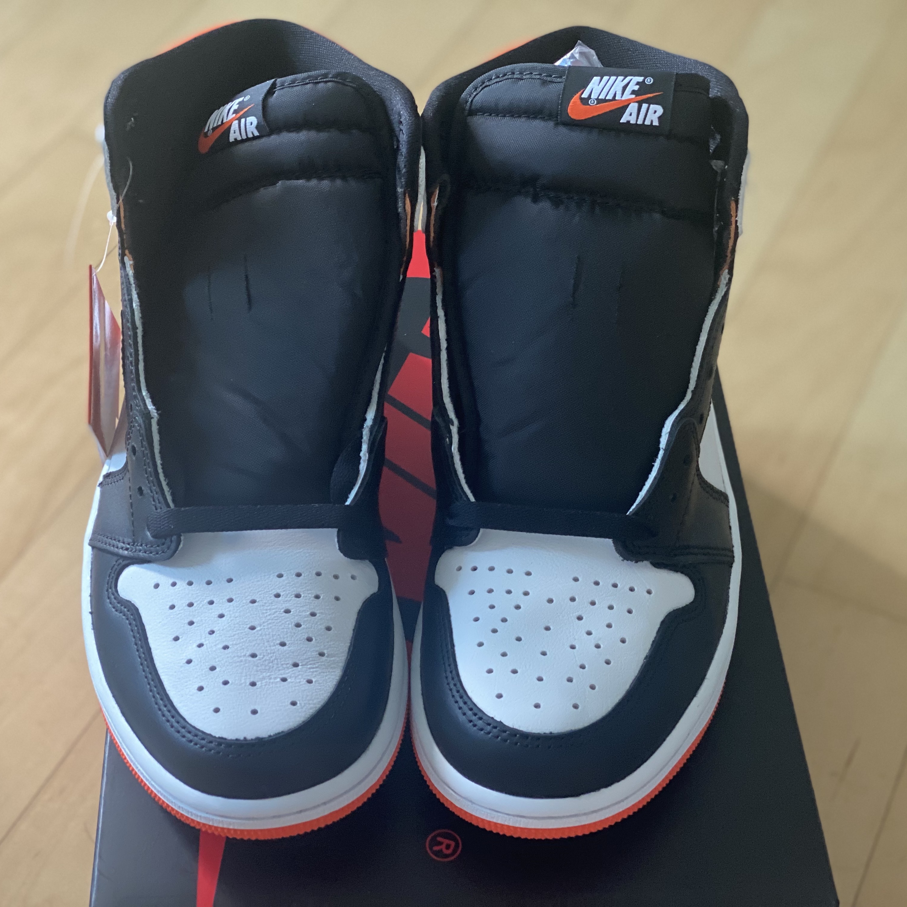Jordan 1 Retro High OG Electro Orange 착용 스타일 - 3