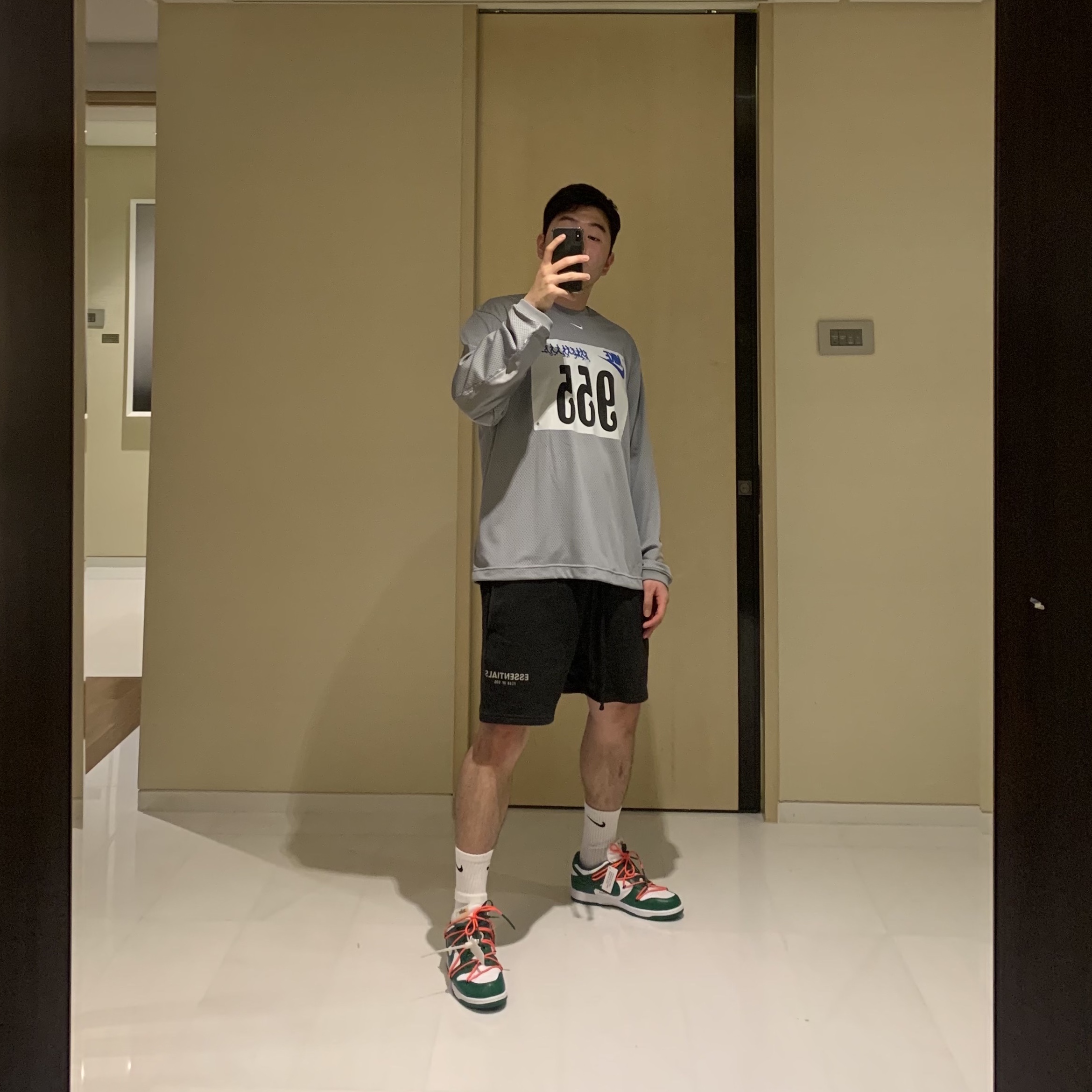 Nike x Off-White Dunk Low Pine Green, Essentials Sweatshorts Black 2020 착용 스타일