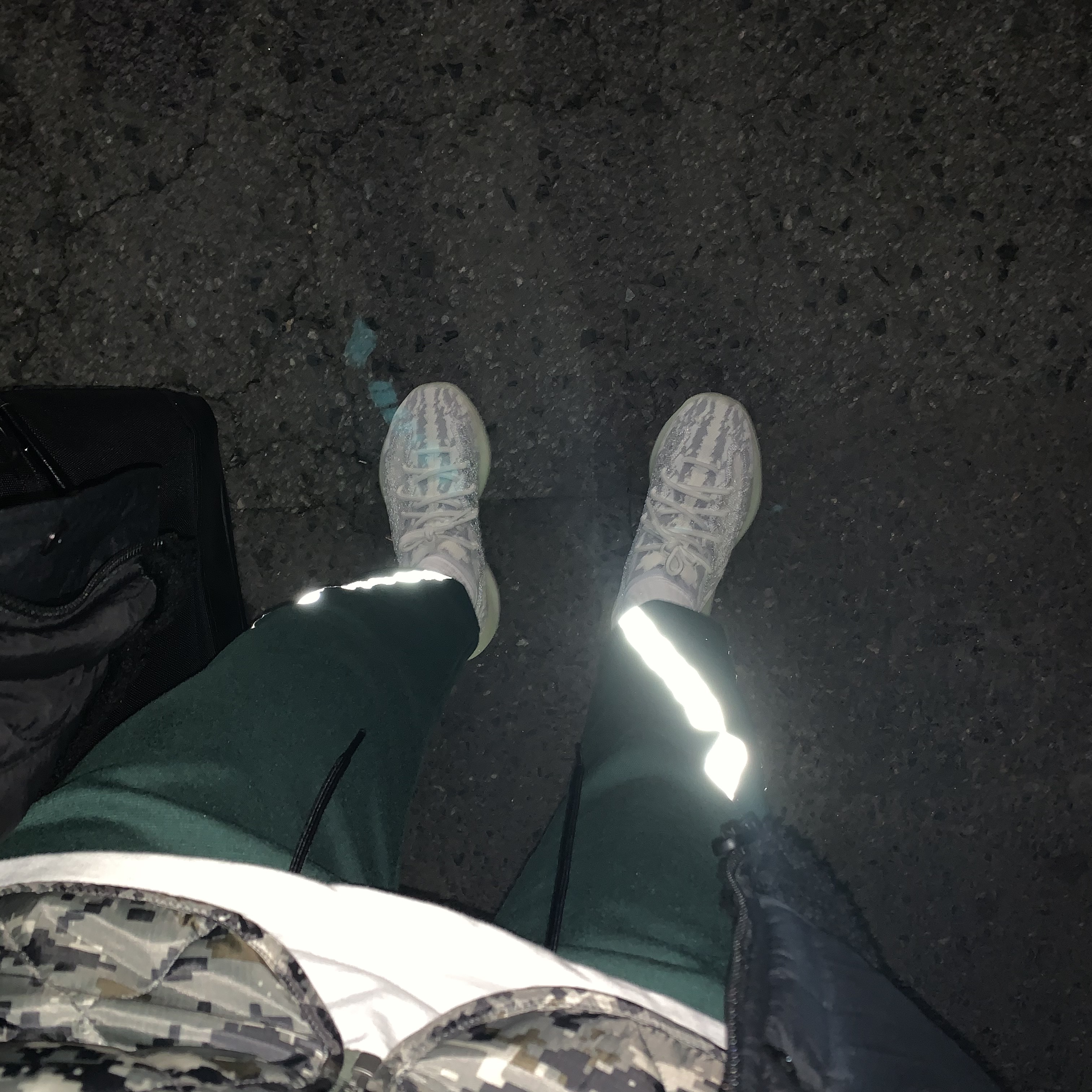 Adidas Yeezy Boost 380 Alien 착용 스타일