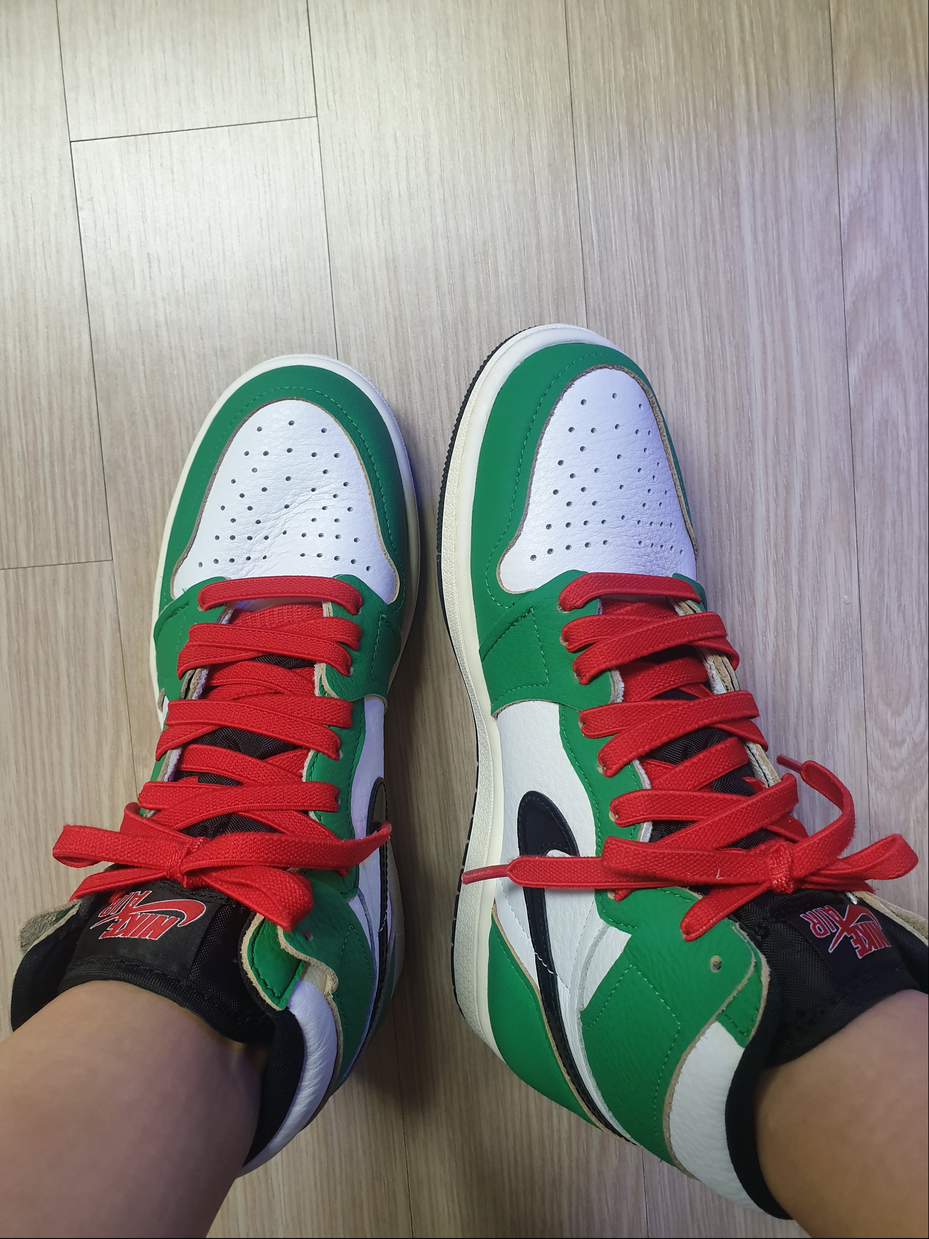 (W) Jordan 1 Retro High OG Lucky Green 착용 스타일 - 1