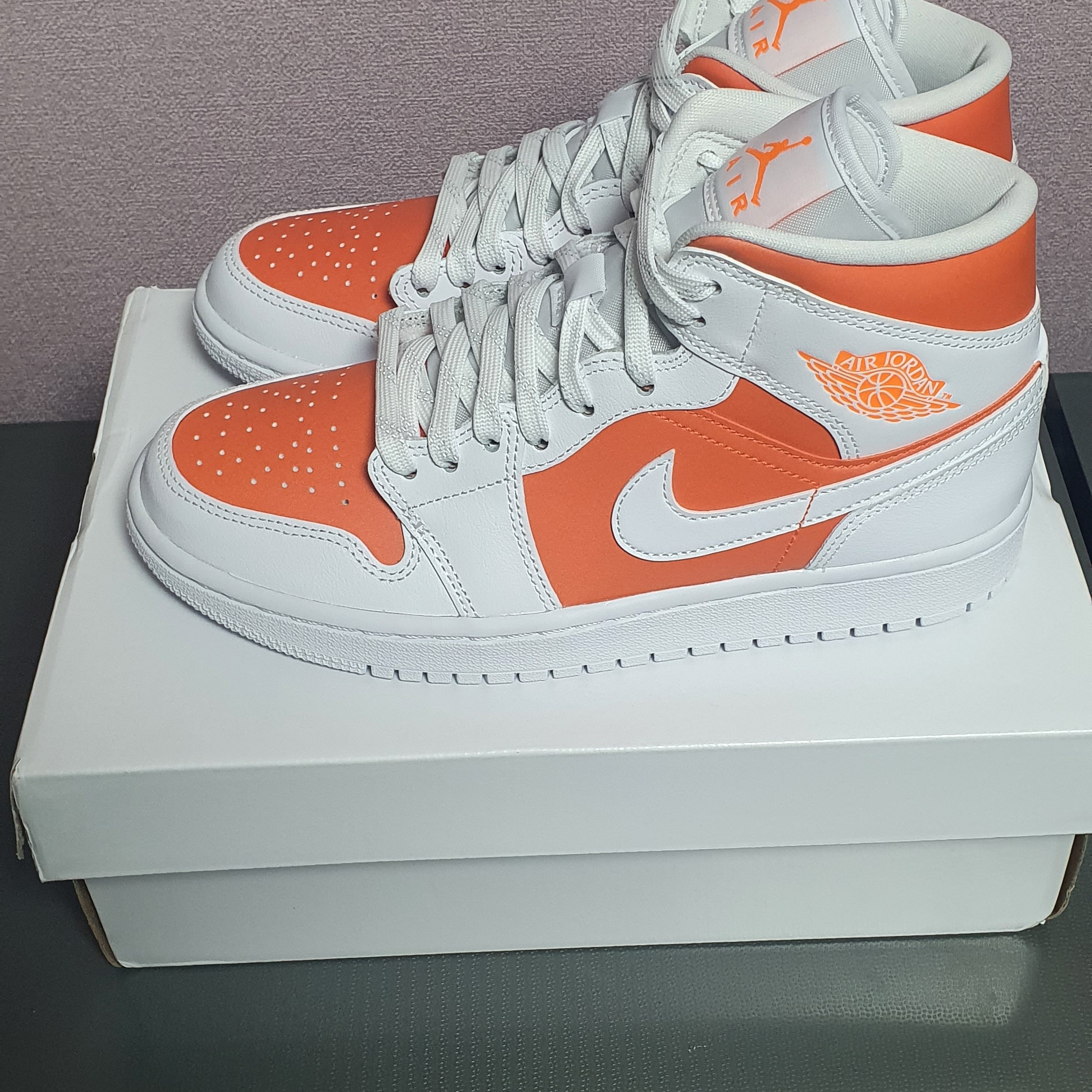 (W) Jordan 1 Mid SE Bright Citrus 착용 스타일 - 1