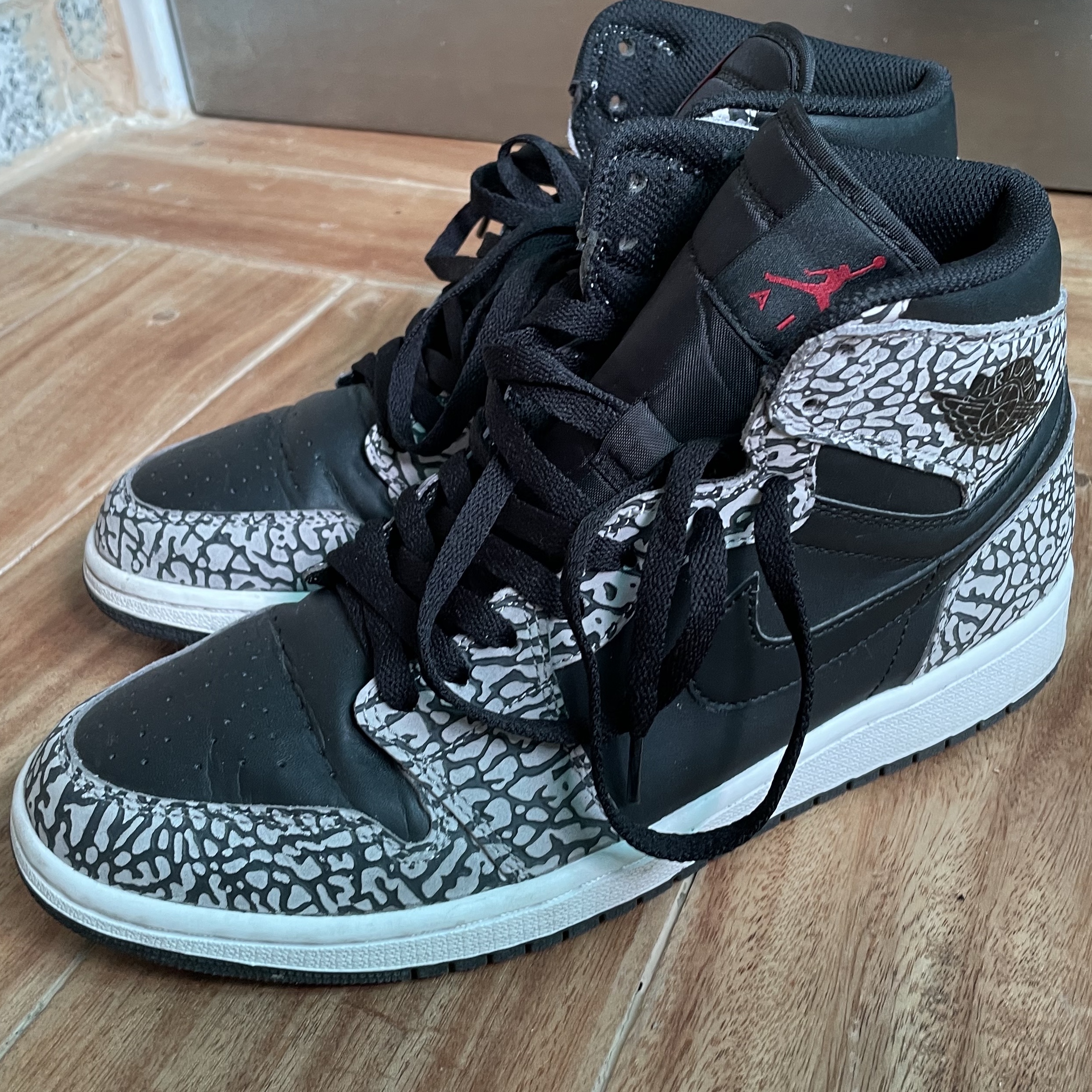 Jordan 1 Retro High Black Elephant Print 착용 스타일