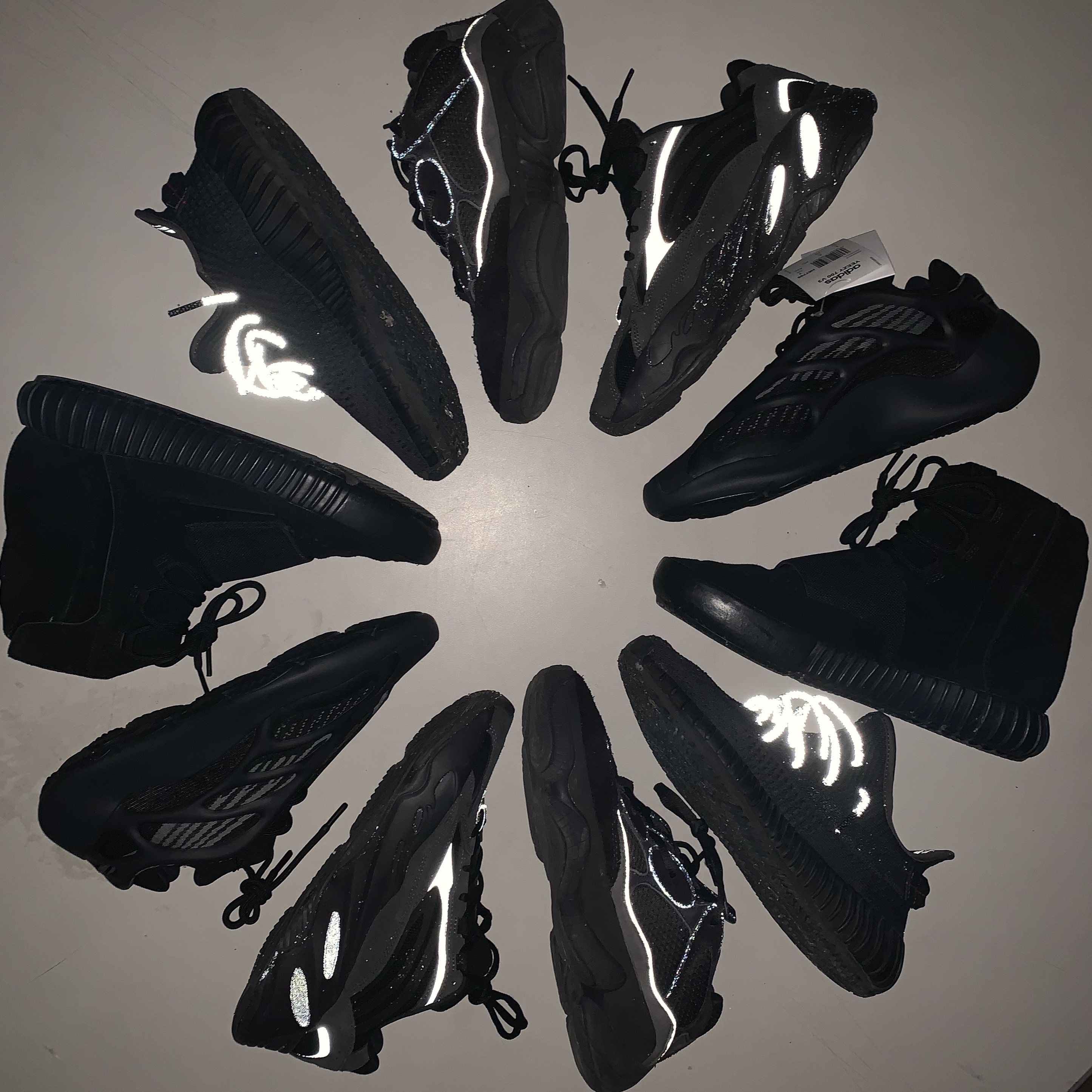 Adidas Yeezy Boost 750 Triple Black, Adidas Yeezy Boost 700 V2 Vanta 2019 착용 스타일
