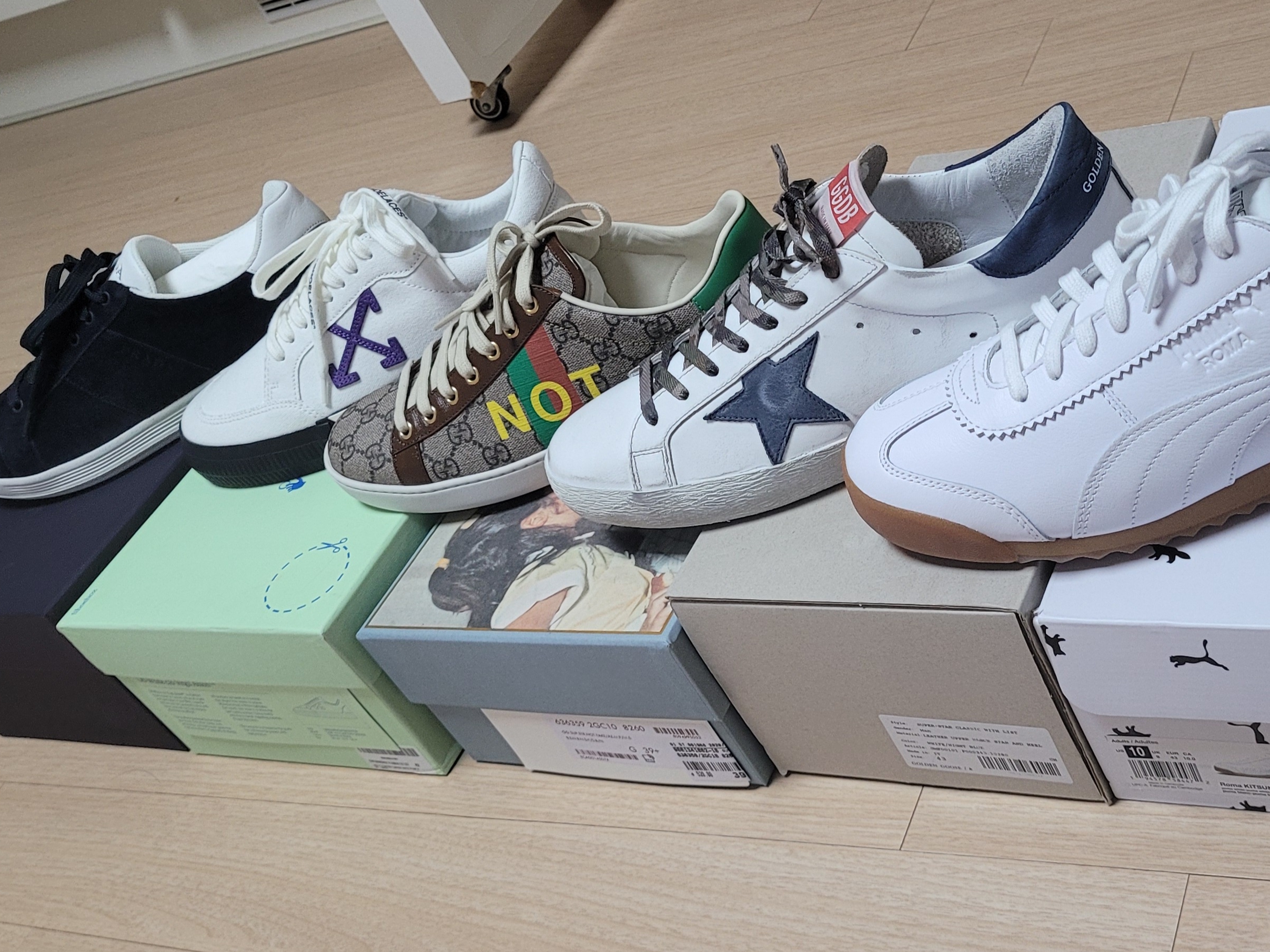 Puma x Maison Kitsune Roma White, Off-White Vulcanized Sneakers Low White Black - 19FW 착용 스타일