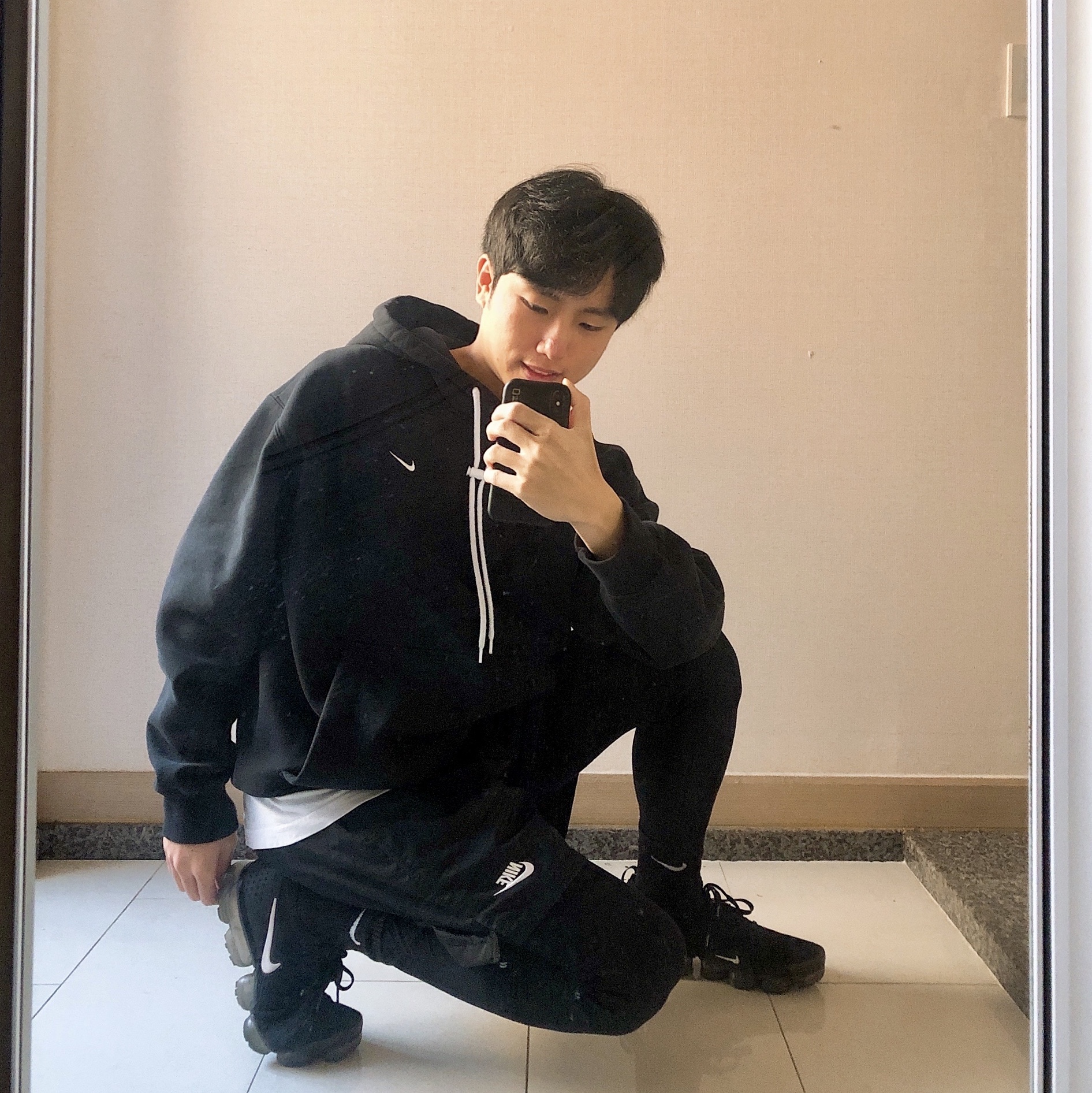 Nike Air VaporMax Flyknit 2 Black White, Nike M NRG Hoodie Black 착용 스타일