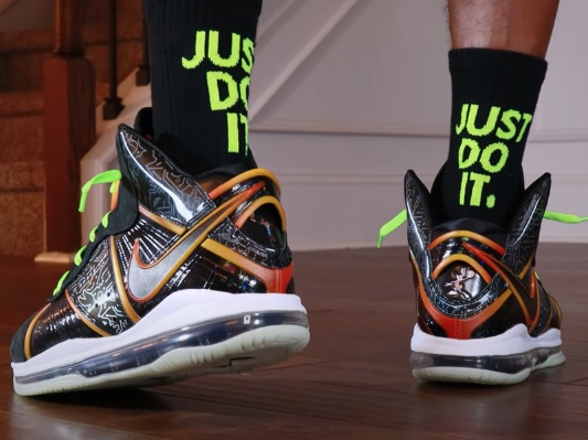 Nike x Space Jam: A New Legacy LeBron 8 착용 스타일 - 2