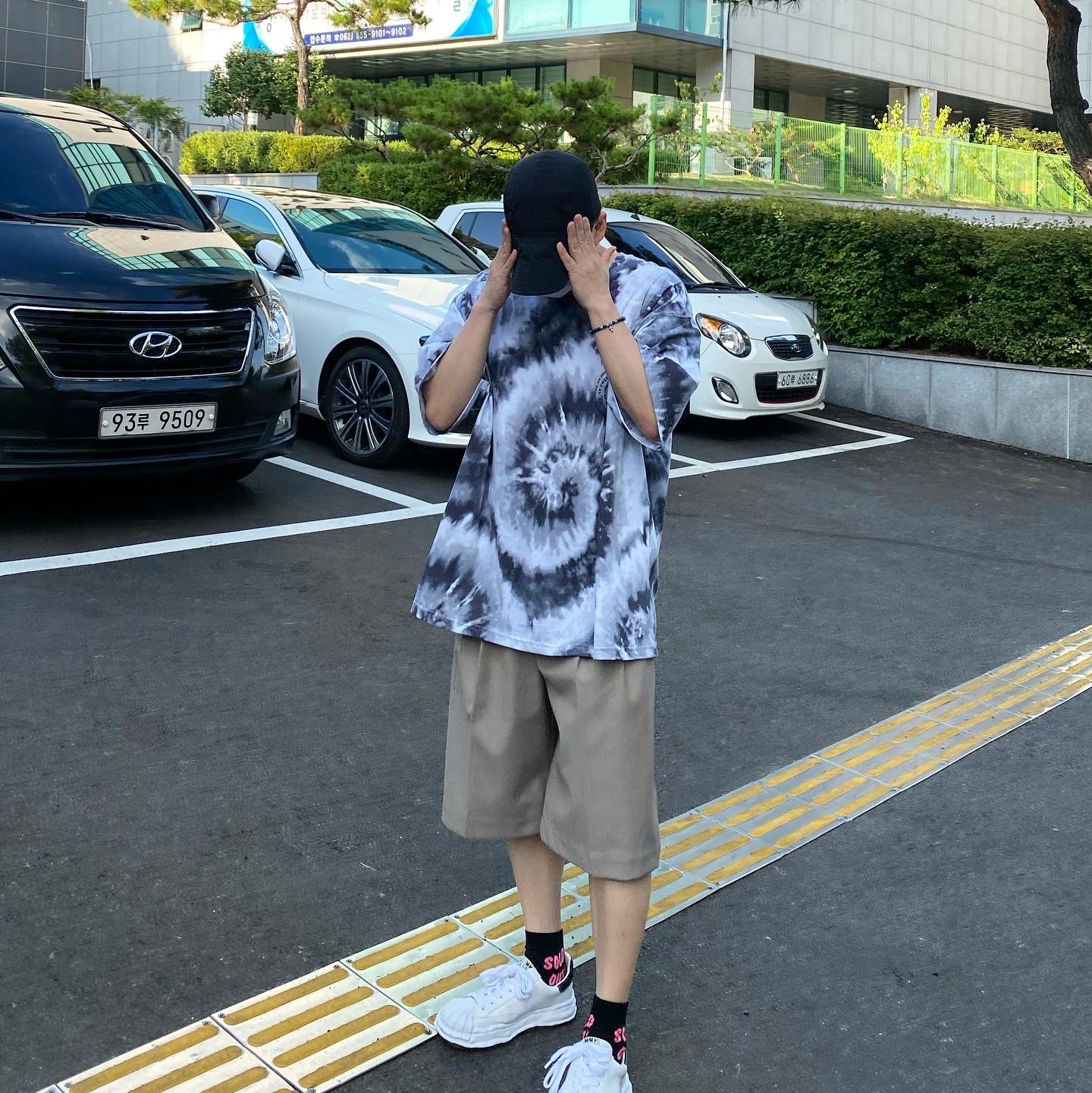 Maison Mihara Yasuhiro Blakey OG Sole Leather Low-top Sneakers White 착용 스타일 - 2