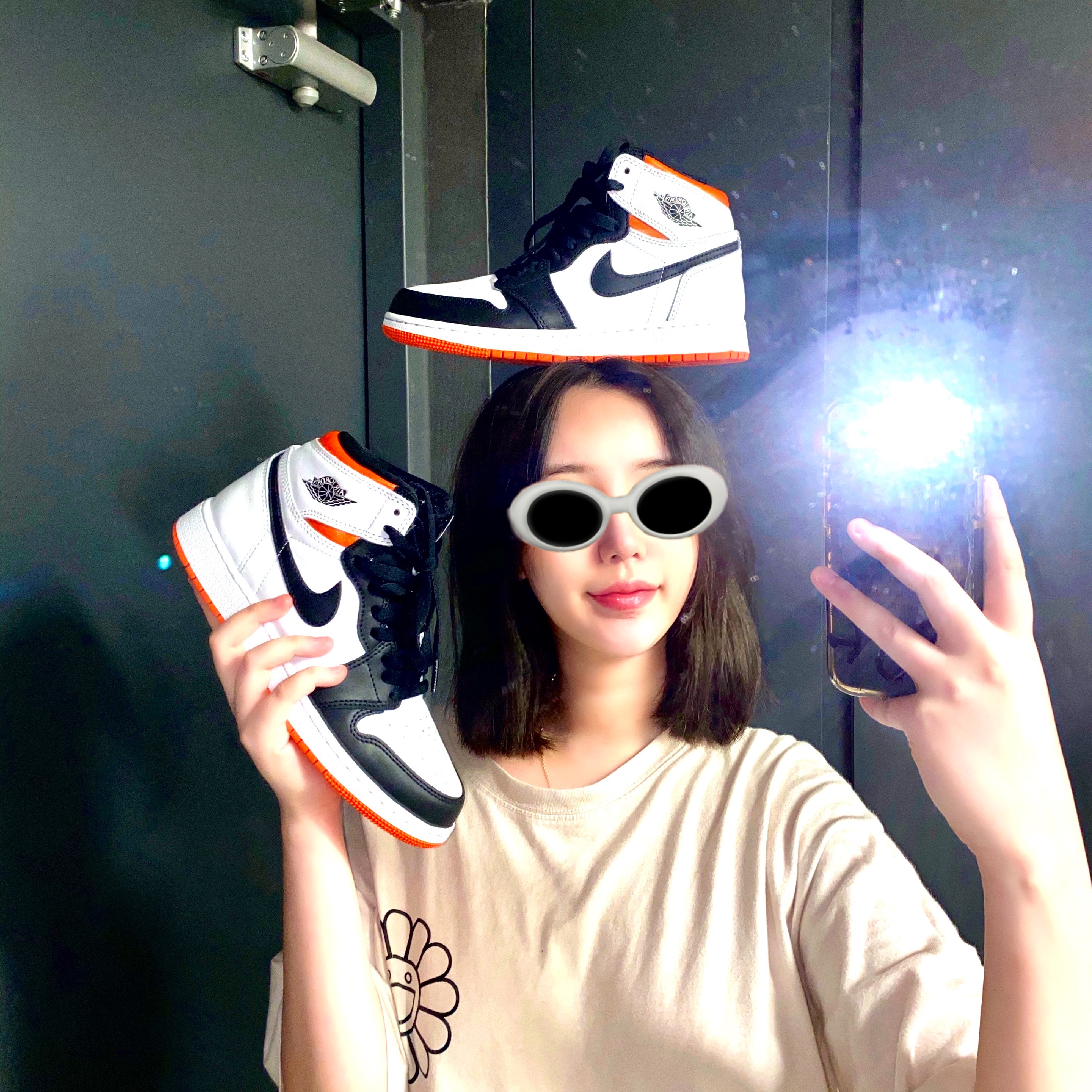 (GS) Jordan 1 Retro High OG Electro Orange, Jordan 1 Retro High OG Electro Orange 착용 스타일 - 2