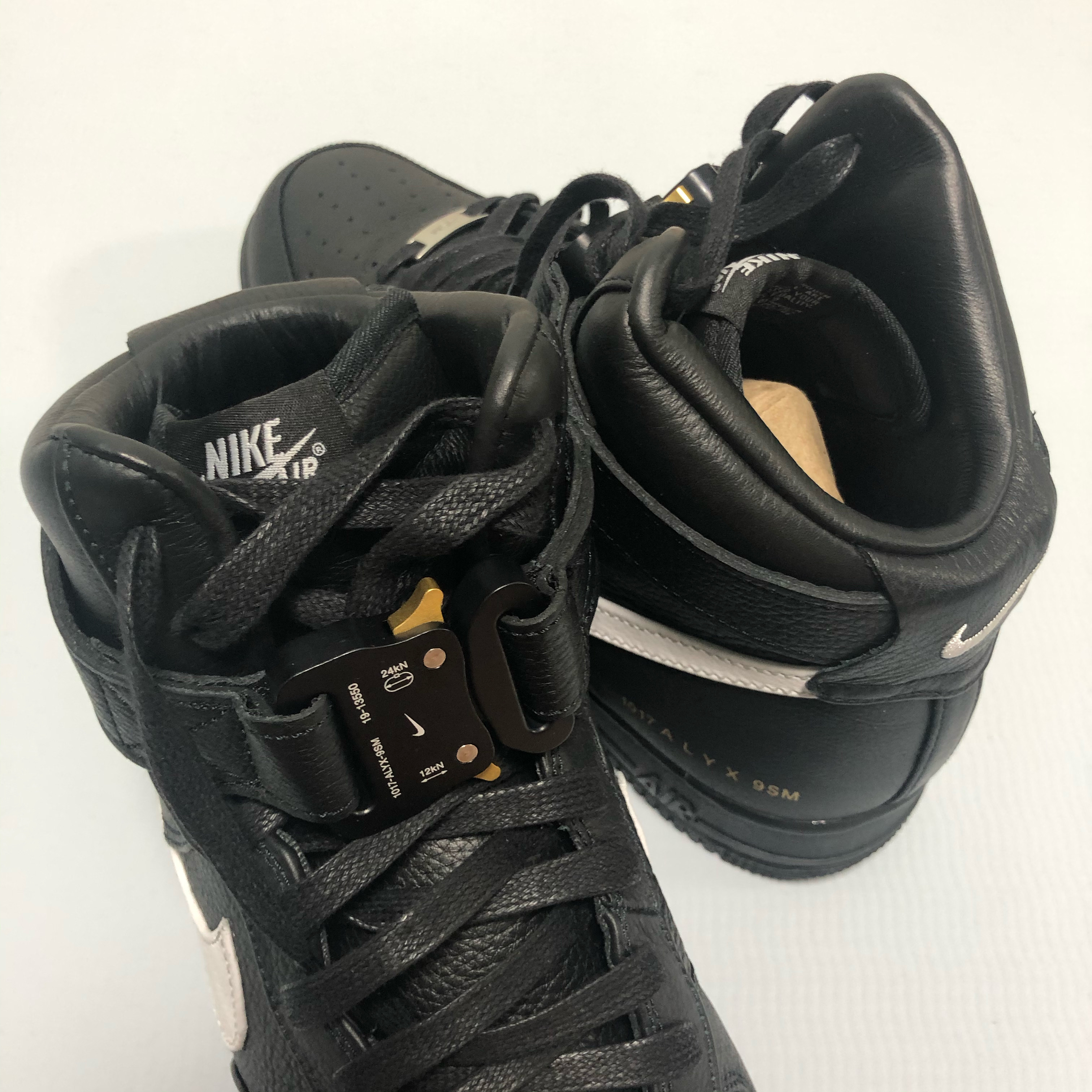 Nike x 1017 Alyx 9SM Air Force 1 High Black White 2020 착용 스타일 - 3