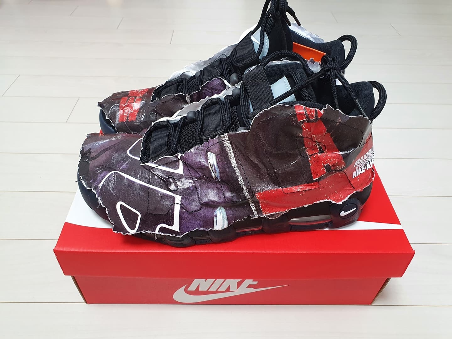 Nike Air More Uptempo 96 Maximum Volume 착용 스타일 - 1