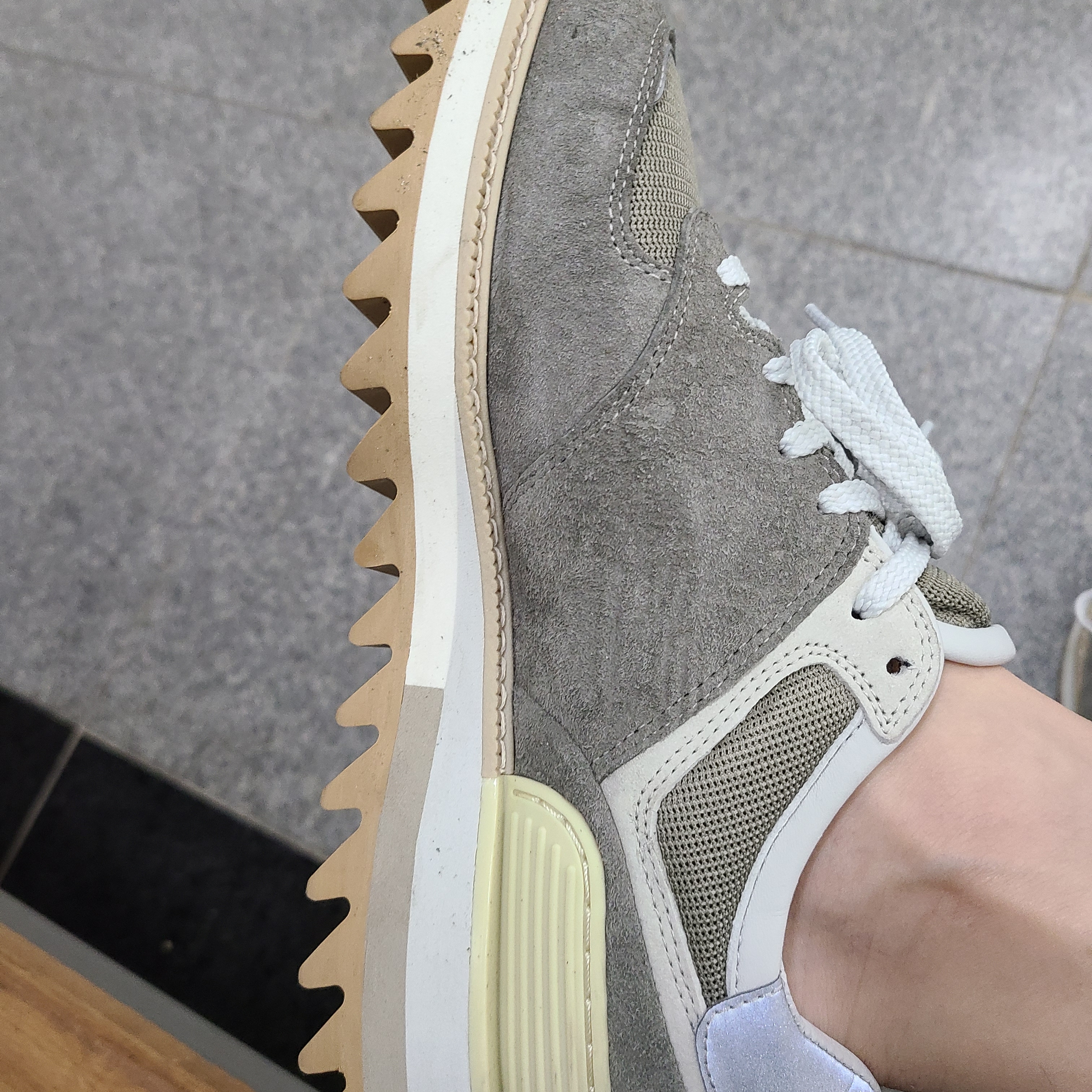 New Balance x Tokyo Design Studio 574 Grey Dune 착용 스타일 - 1