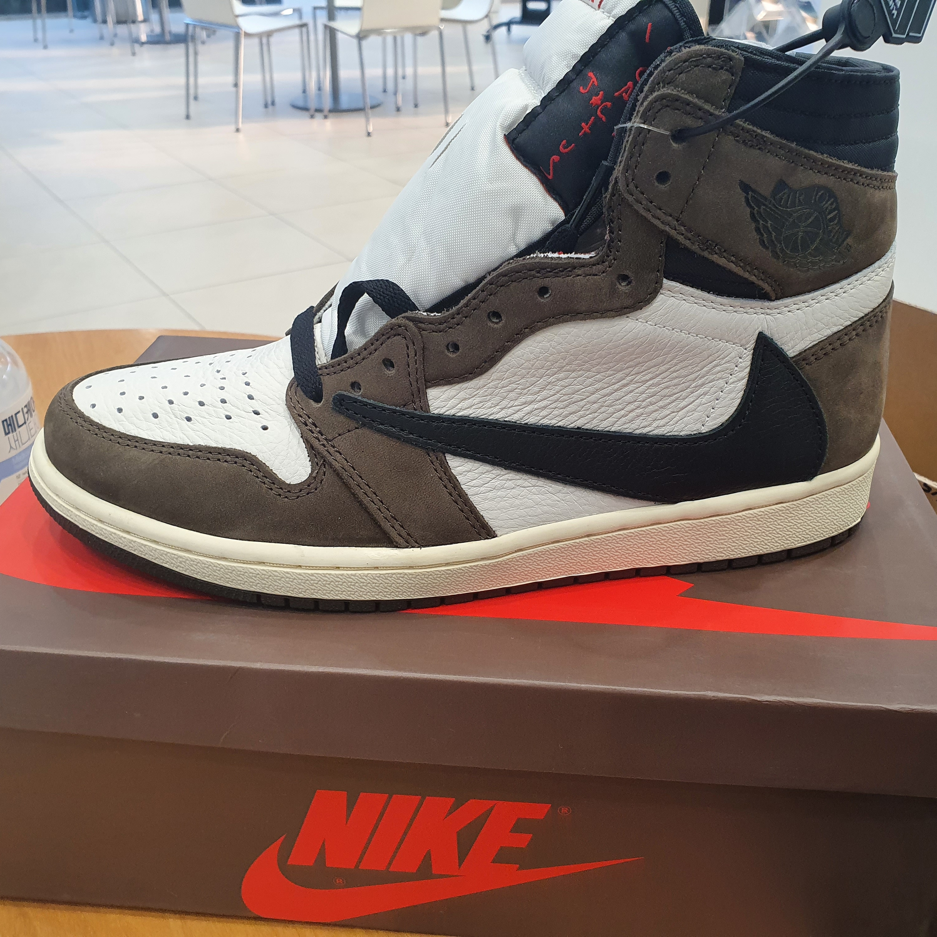 Jordan 1 x Travis Scott Retro High OG SP Mocha 착용 스타일