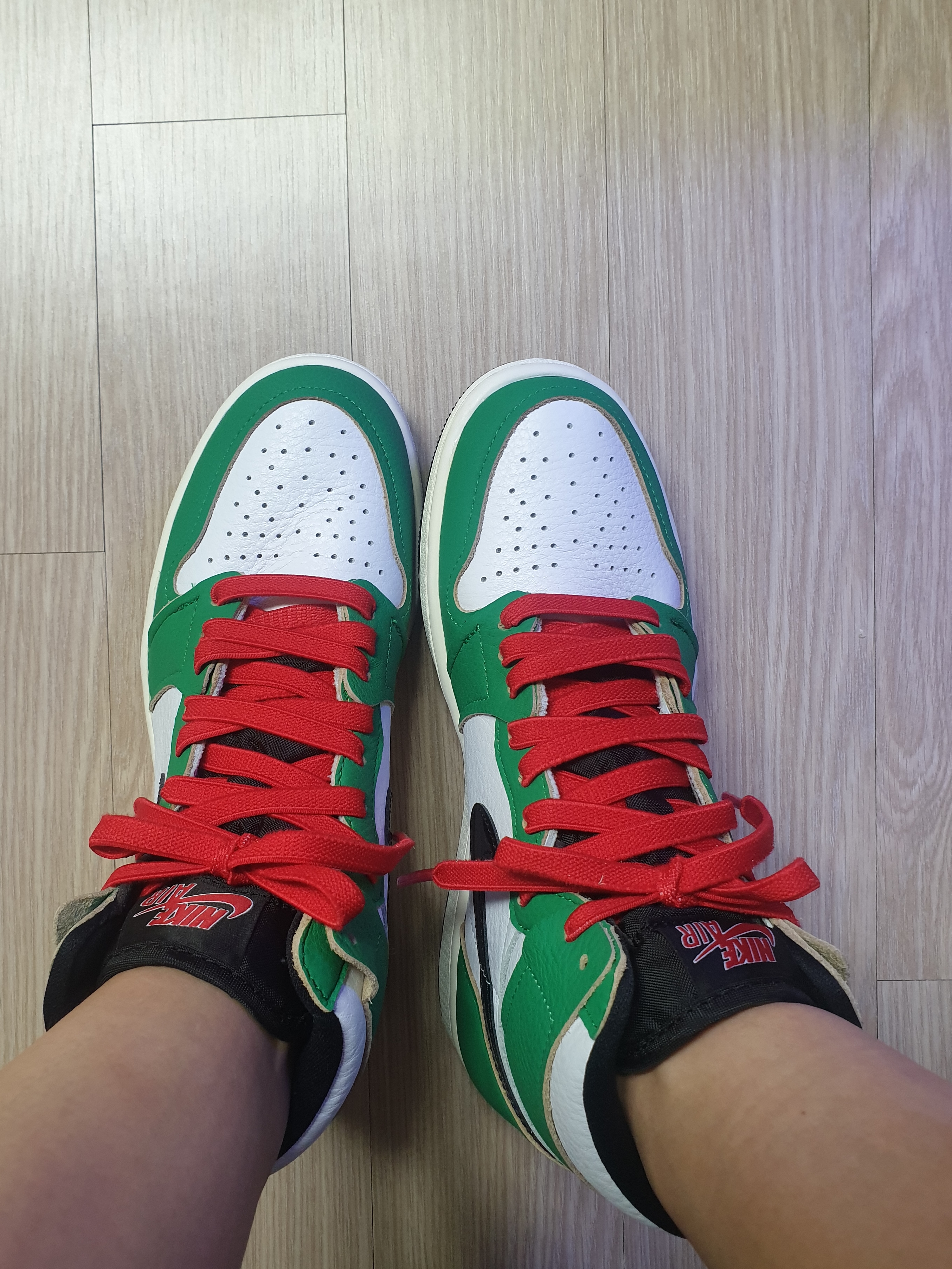 (W) Jordan 1 Retro High OG Lucky Green 착용 스타일 - 2