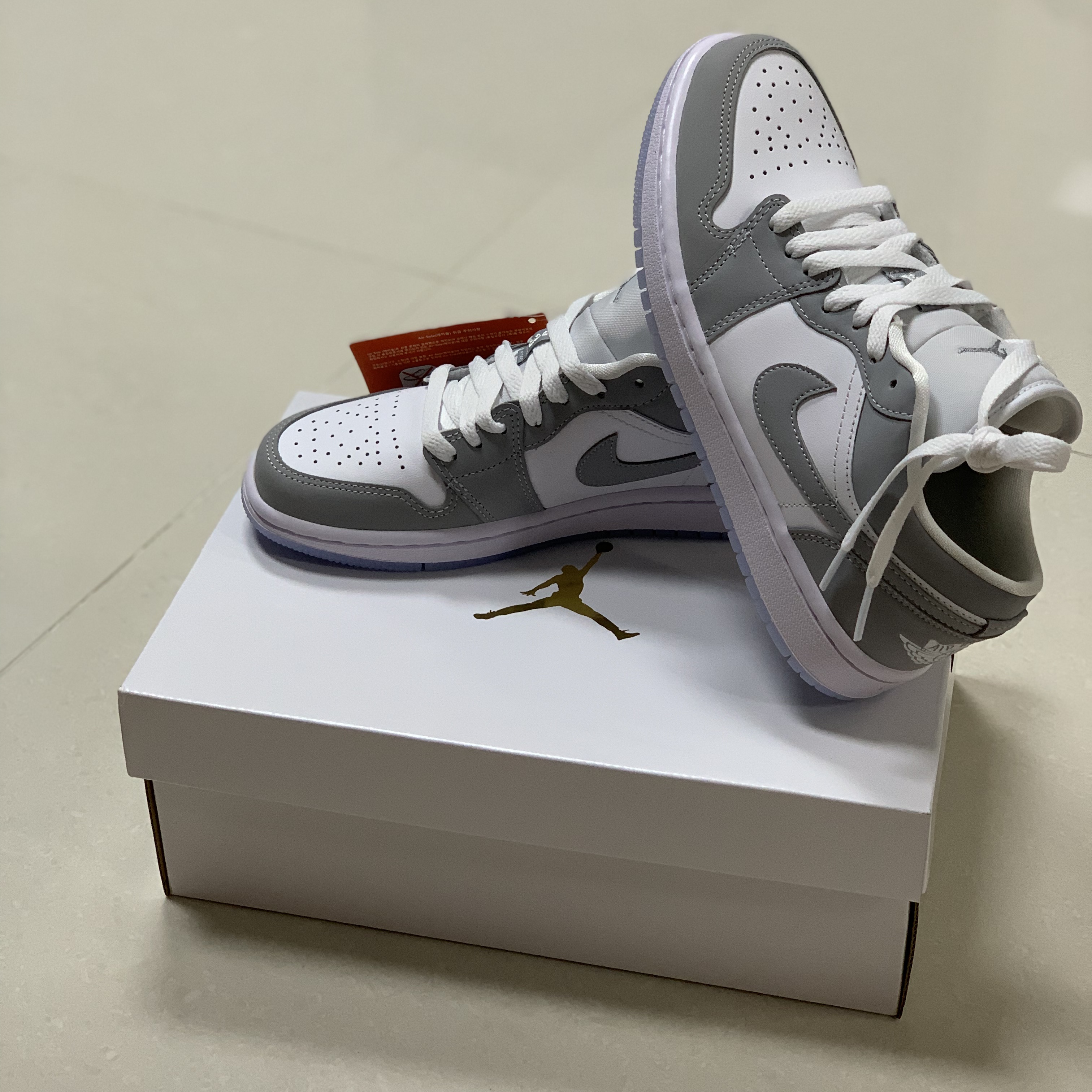 (W) Jordan 1 Low White Wolf Grey 착용 스타일 - 3