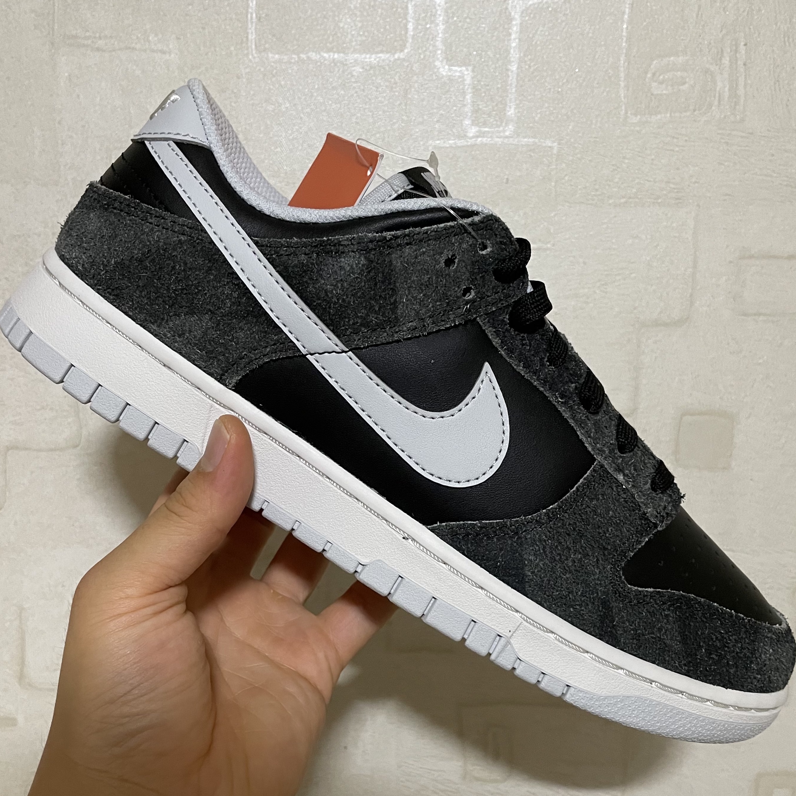 Nike Dunk Low Retro PRM Zebra 착용 스타일