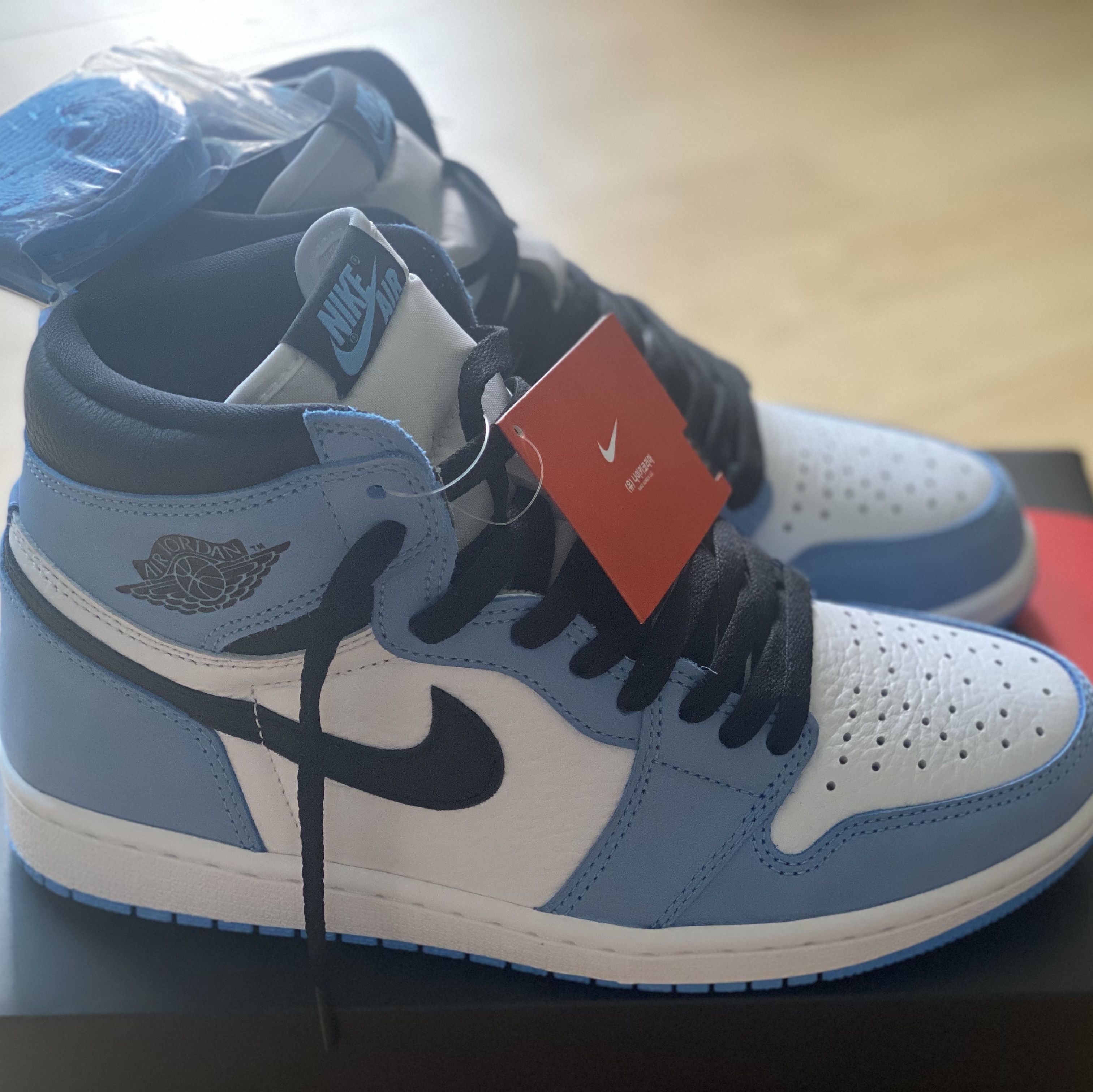 Jordan 1 Retro High OG University Blue 착용 스타일 - 2