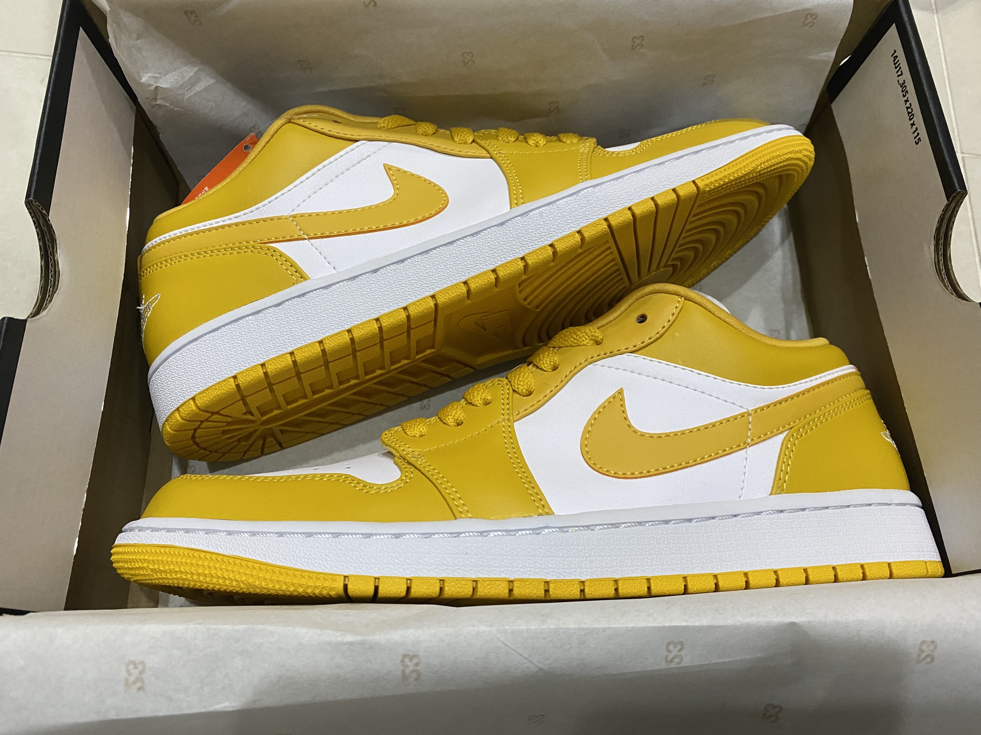 Jordan 1 Low Pollen 착용 스타일