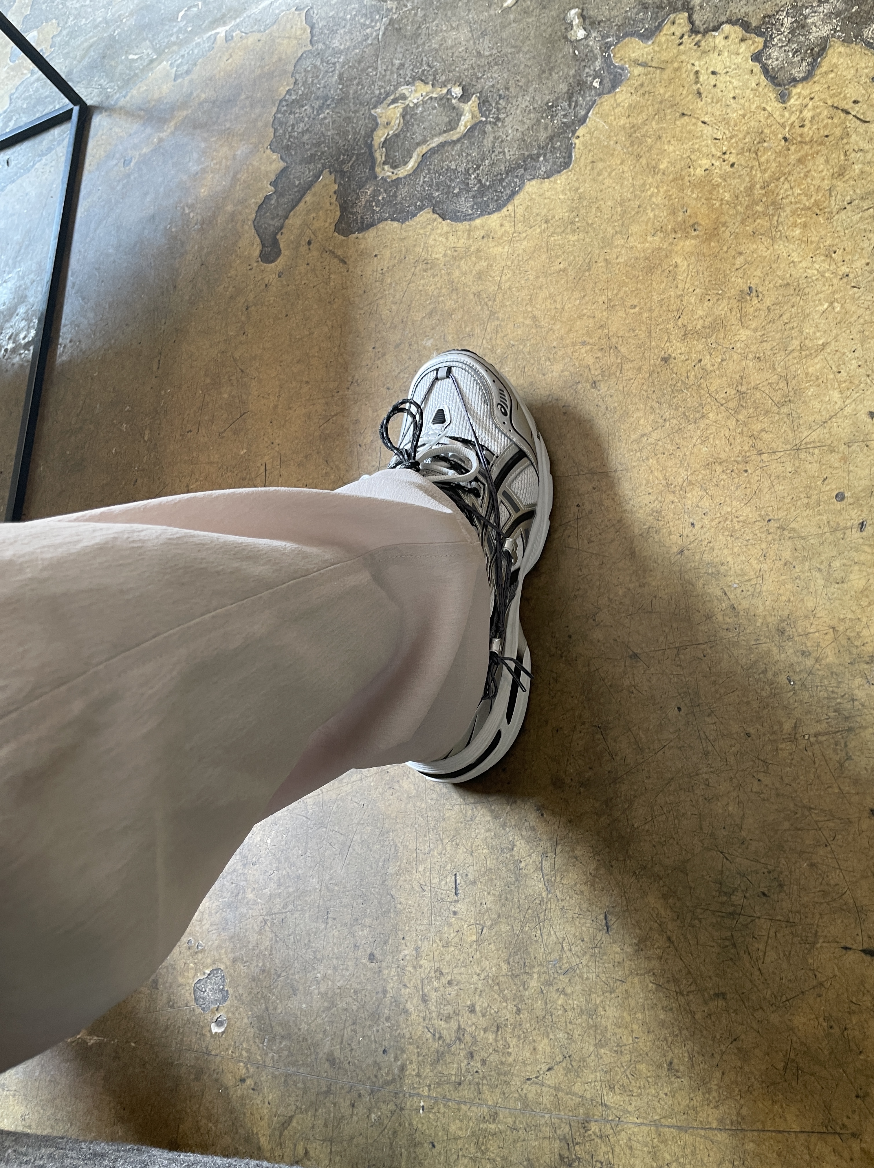 Asics x Andersson Bell Gel-1090 Glacier Grey Silver 착용 스타일