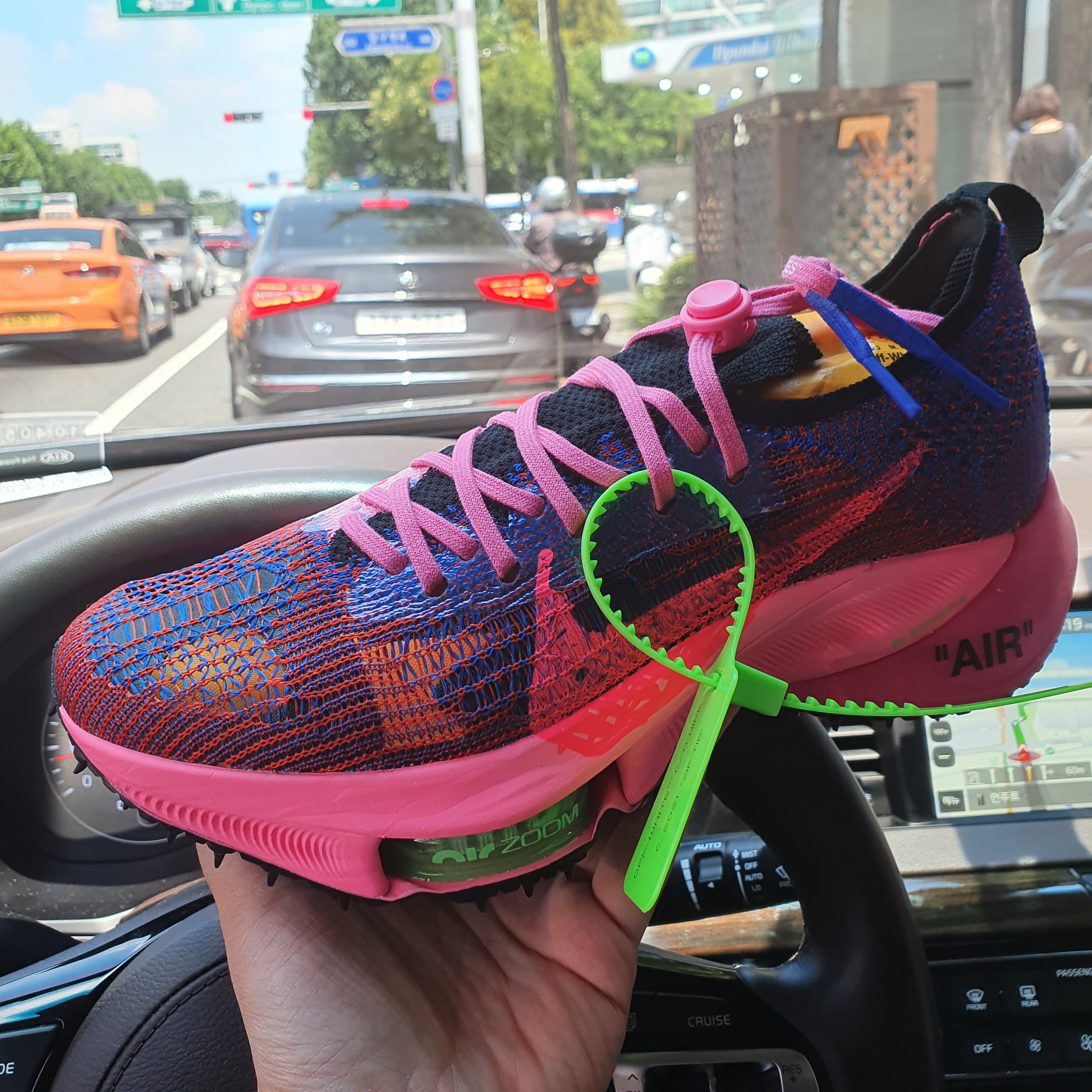 Nike x Off-White Air Zoom Tempo Next% Pink Glow 착용 스타일