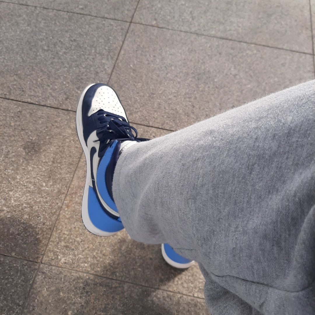 Jordan 1 Retro High Obsidian UNC 착용 스타일 - 1