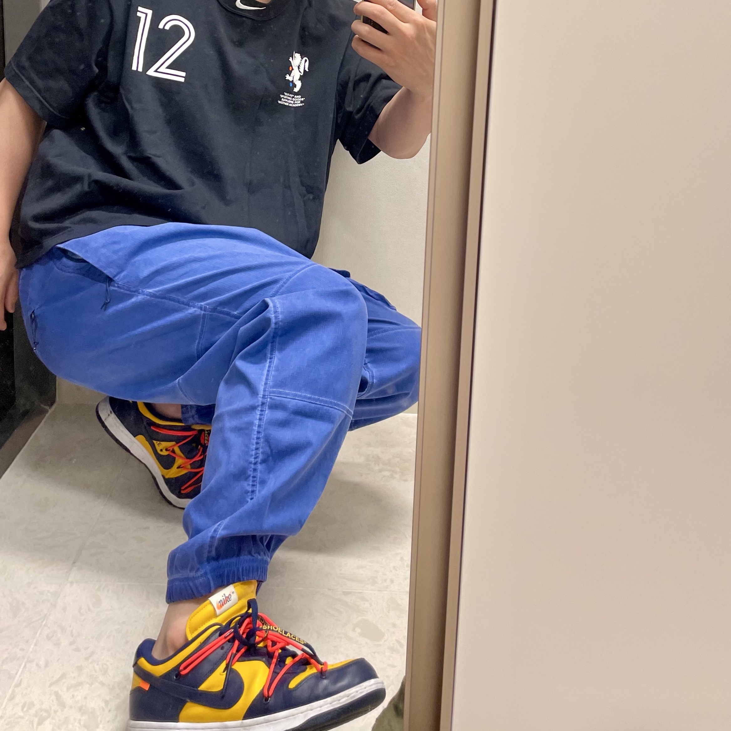 Nike x Off-White Dunk Low University Gold Midnight Navy, Nike ACG Watchman Peak Pants Blue Void - Asia 착용 스타일
