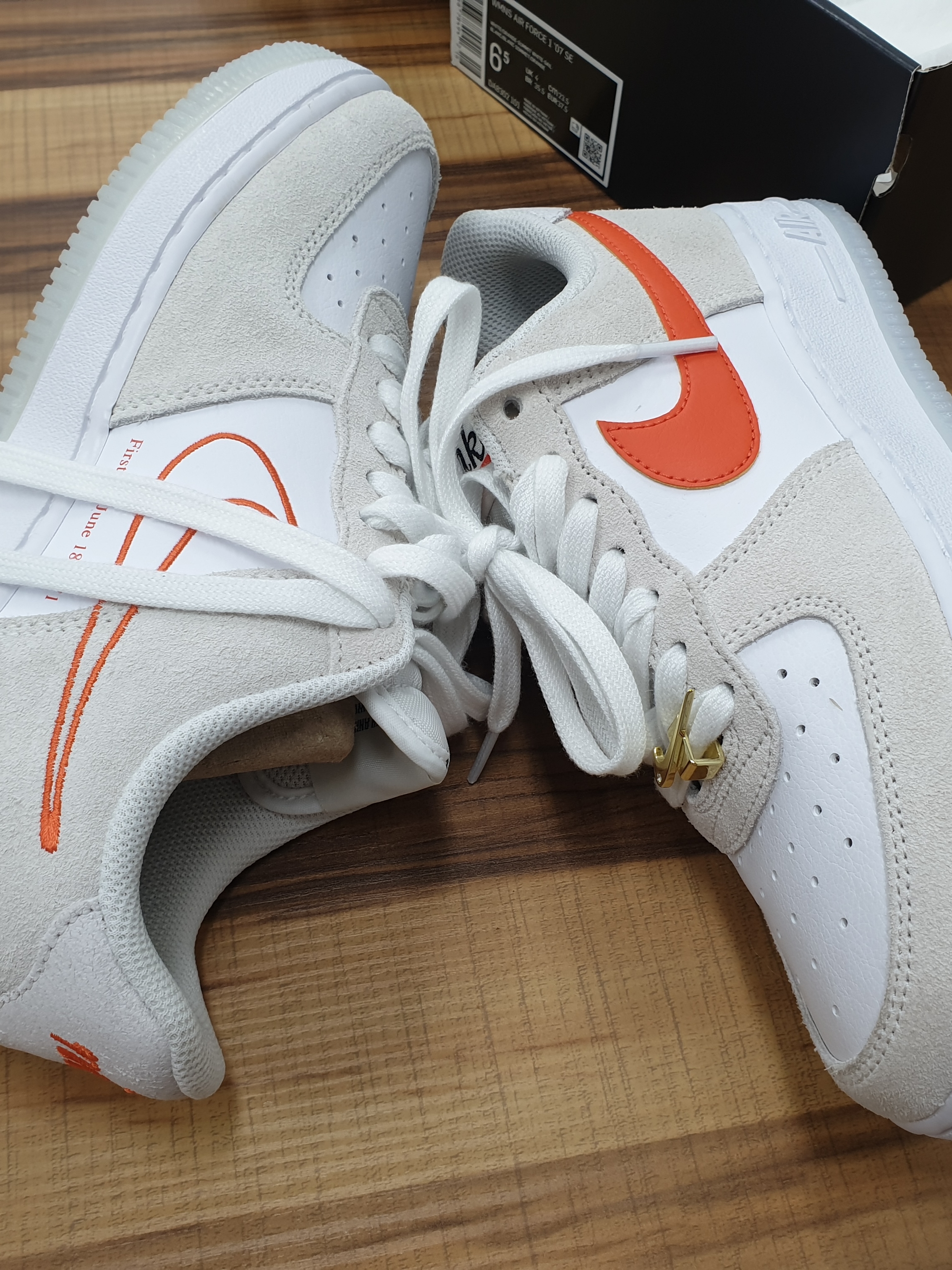 (W) Nike Air Force 1 '07 SE First Use Orange Sail 착용 스타일 - 5