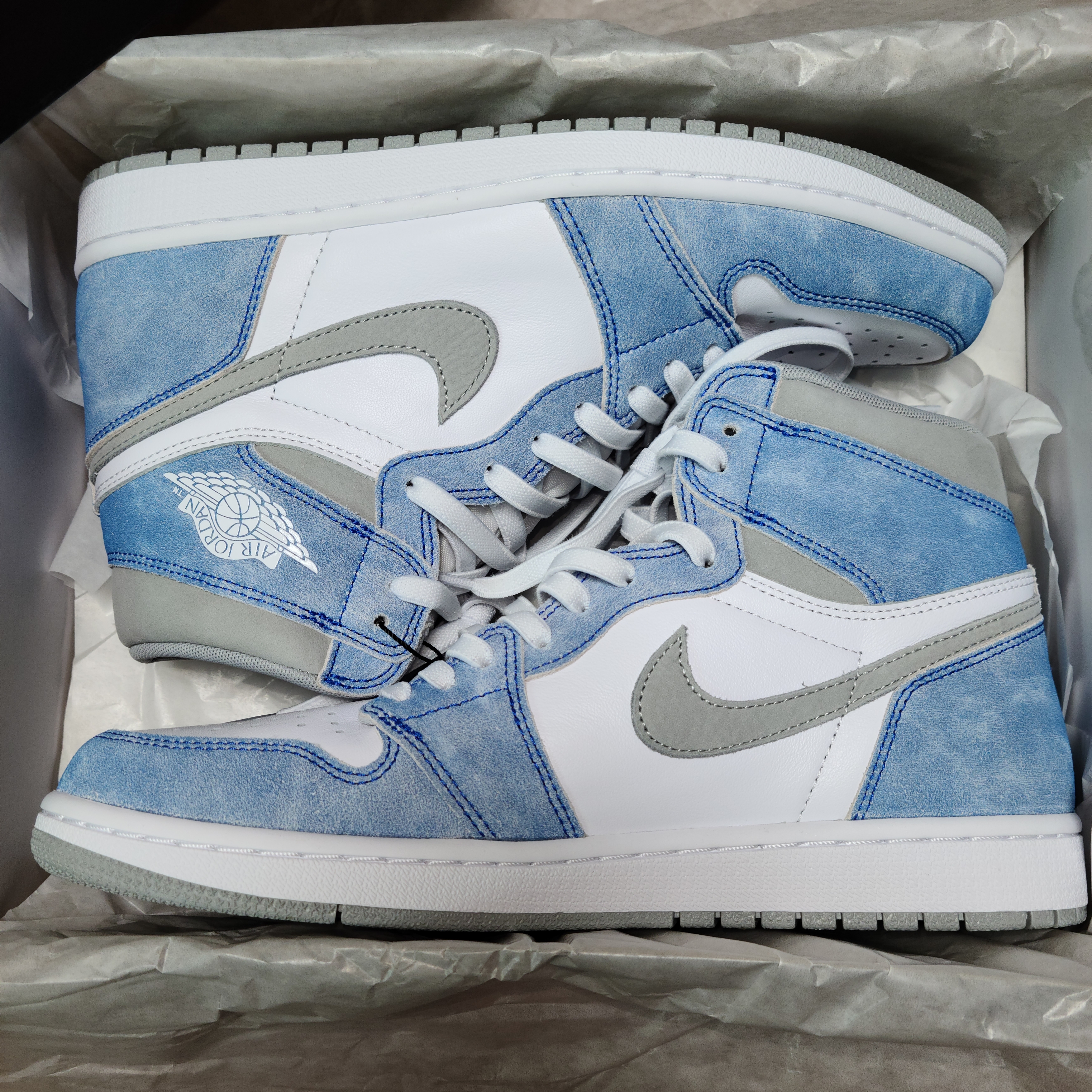 Jordan 1 Retro High OG Hyper Royal 착용 스타일
