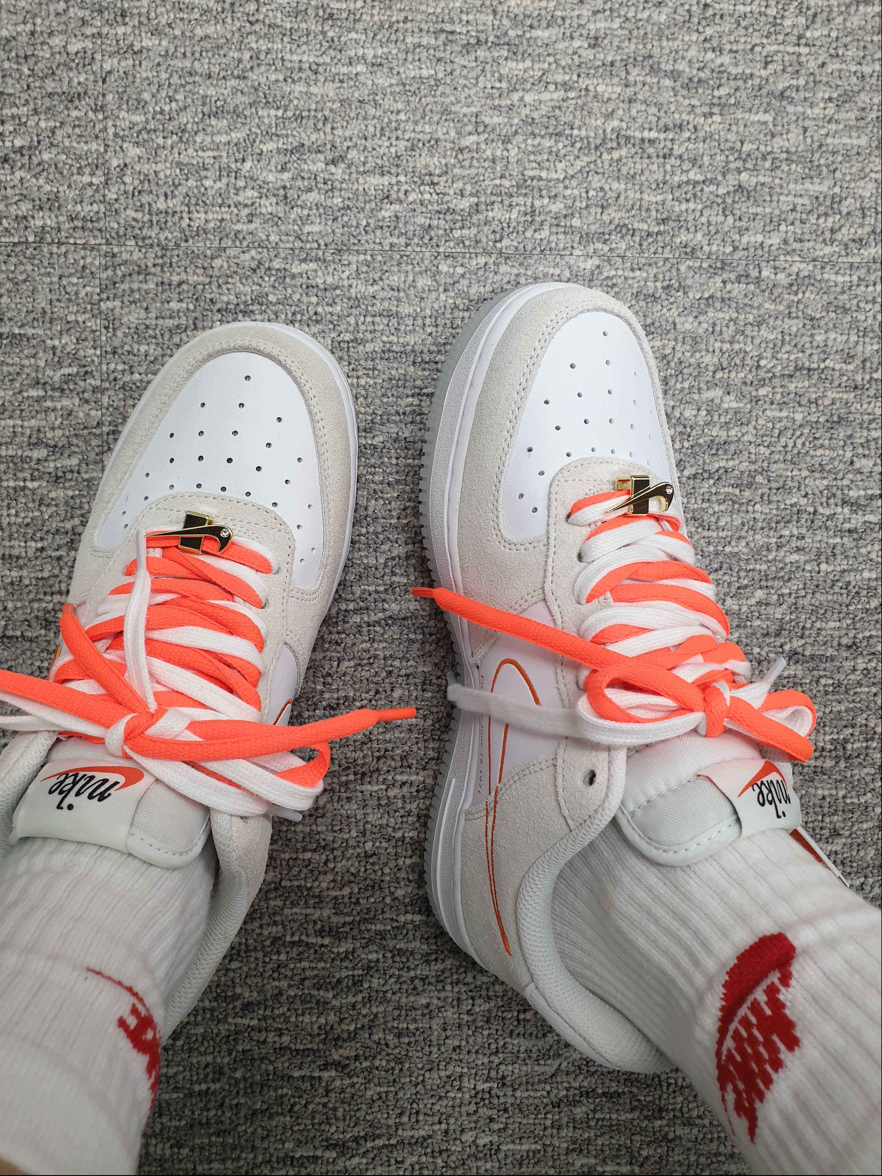 (W) Nike Air Force 1 '07 SE First Use Orange Sail 착용 스타일 - 3