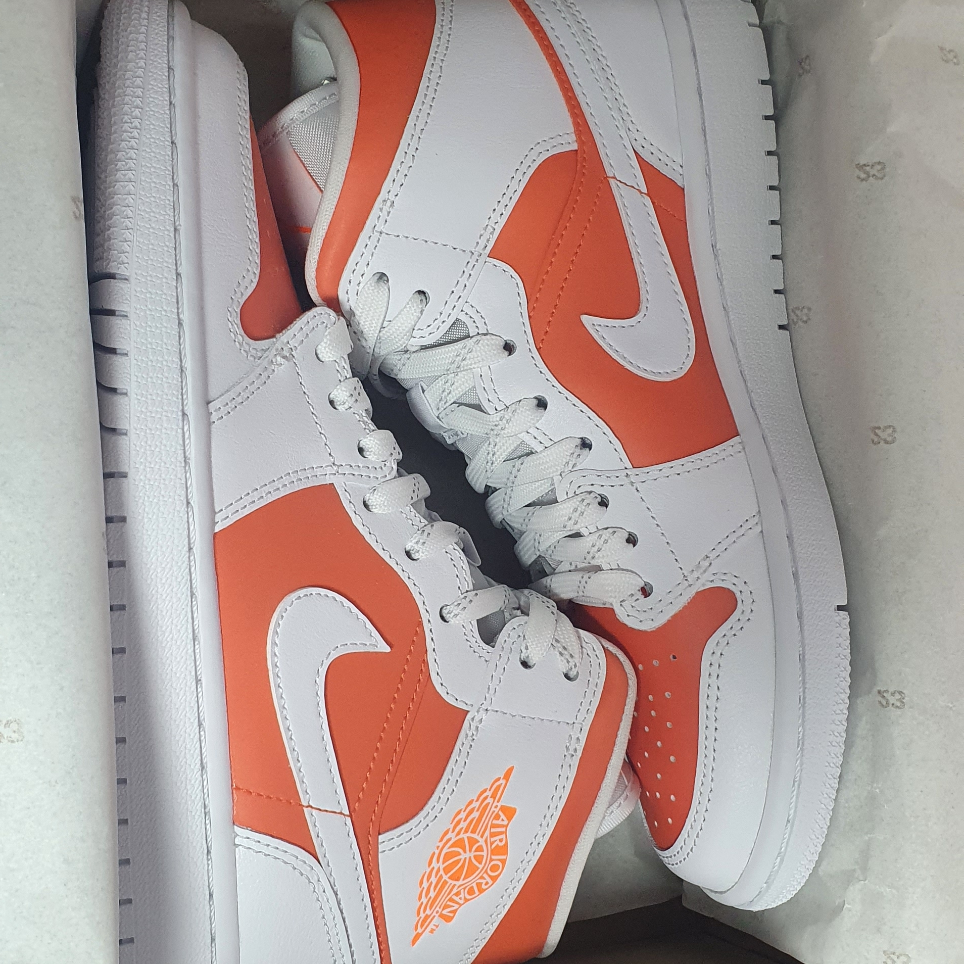 (W) Jordan 1 Mid SE Bright Citrus 착용 스타일 - 3