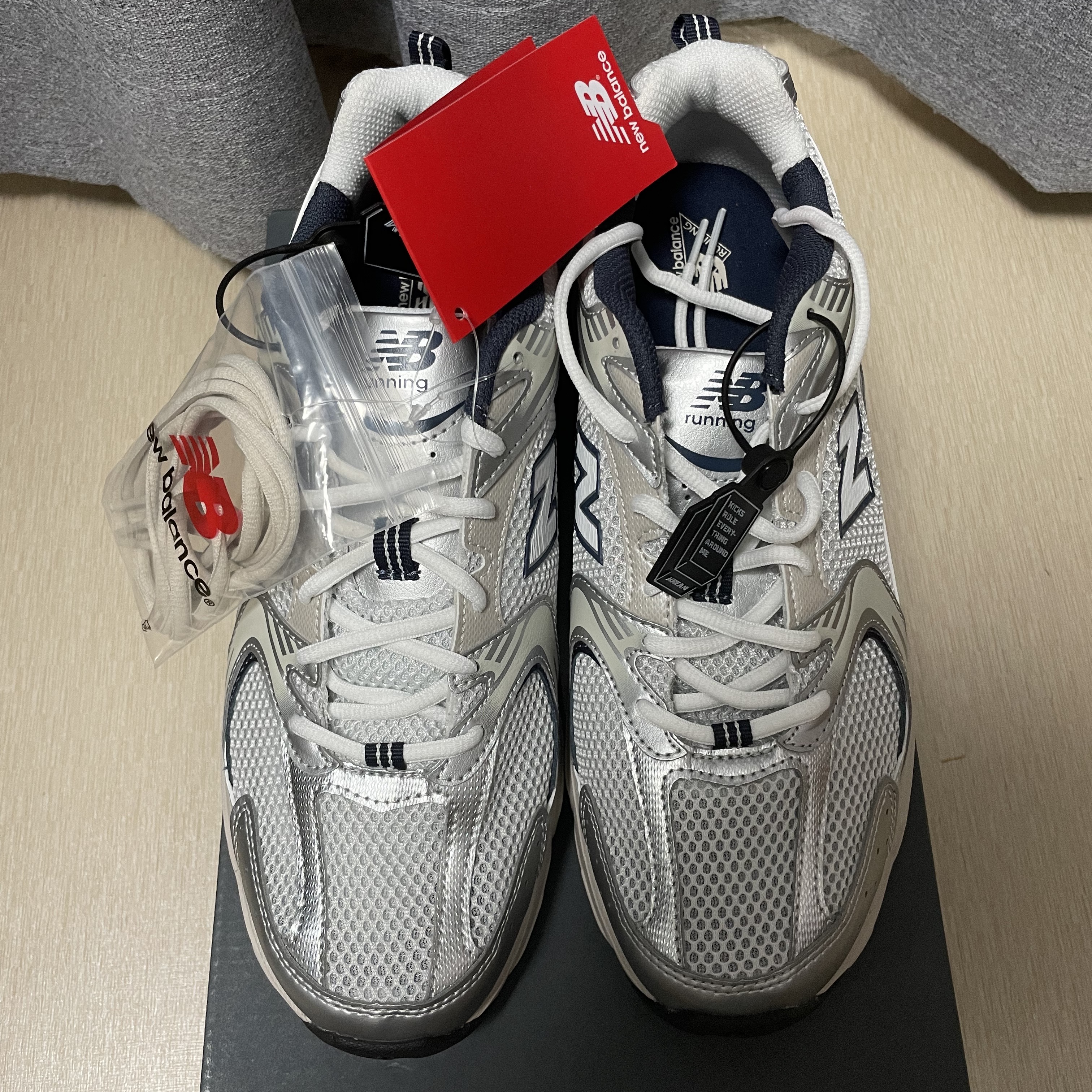 New Balance 530 Steel Grey 착용 스타일 - 2