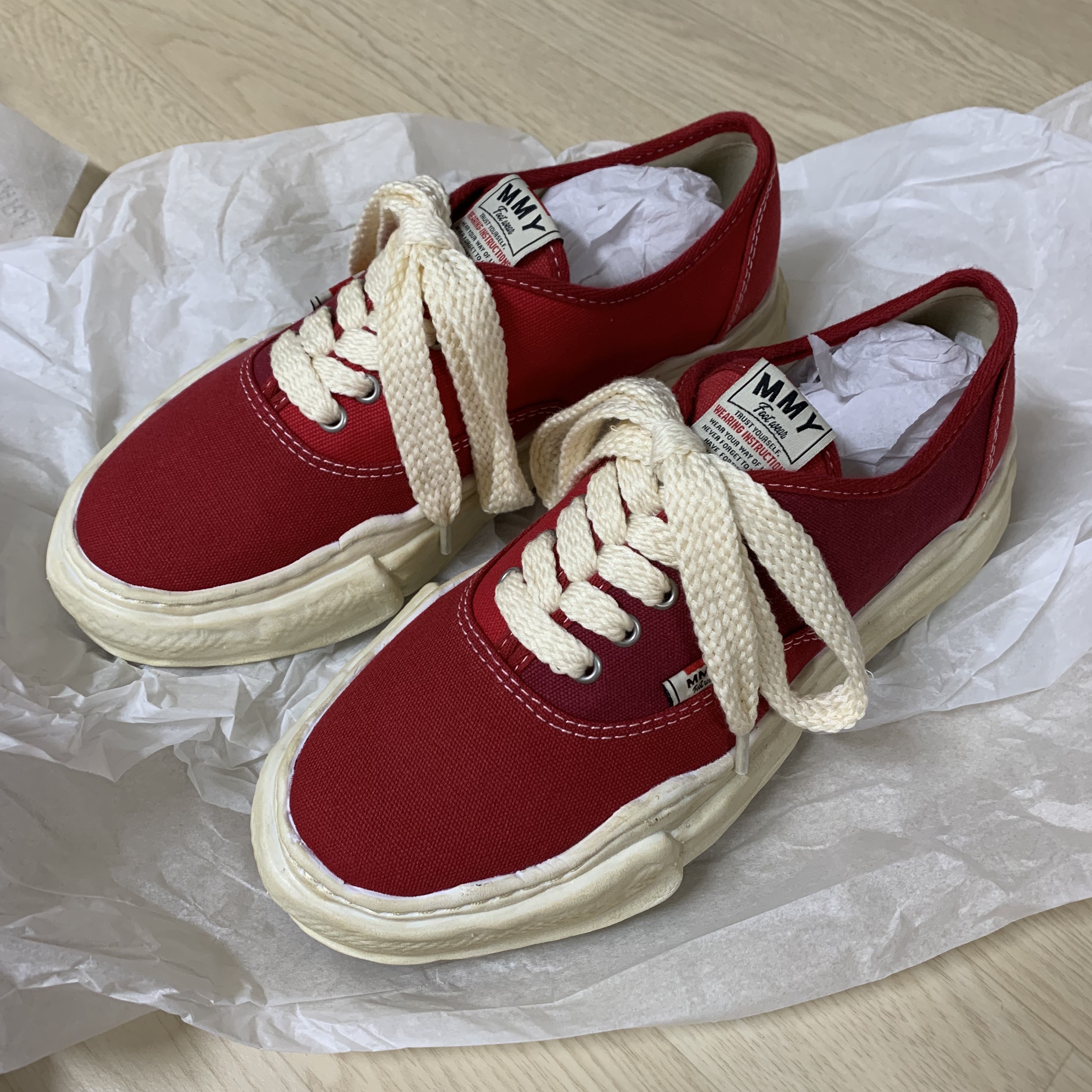 Maison Mihara Yasuhiro Baker OG Sole OD Canvas Low-top Sneakers Red 착용 스타일
