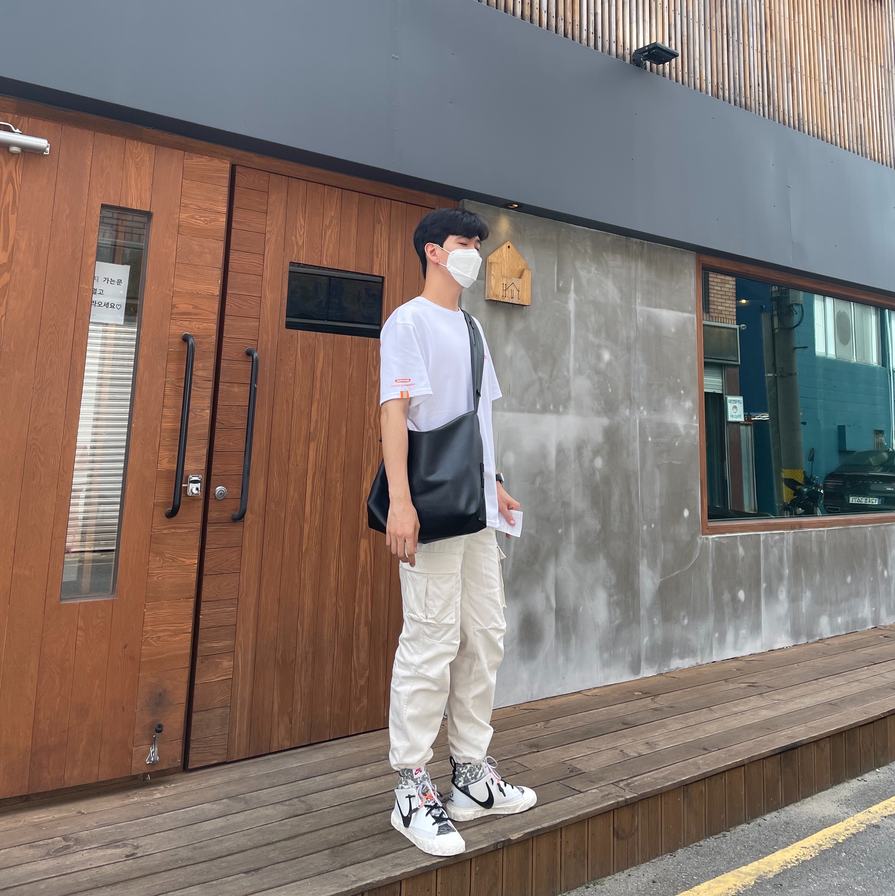 Nike x Readymade Blazer Mid White, IAB Studio x Doosan Infracore T-Shirt White 착용 스타일 - 2