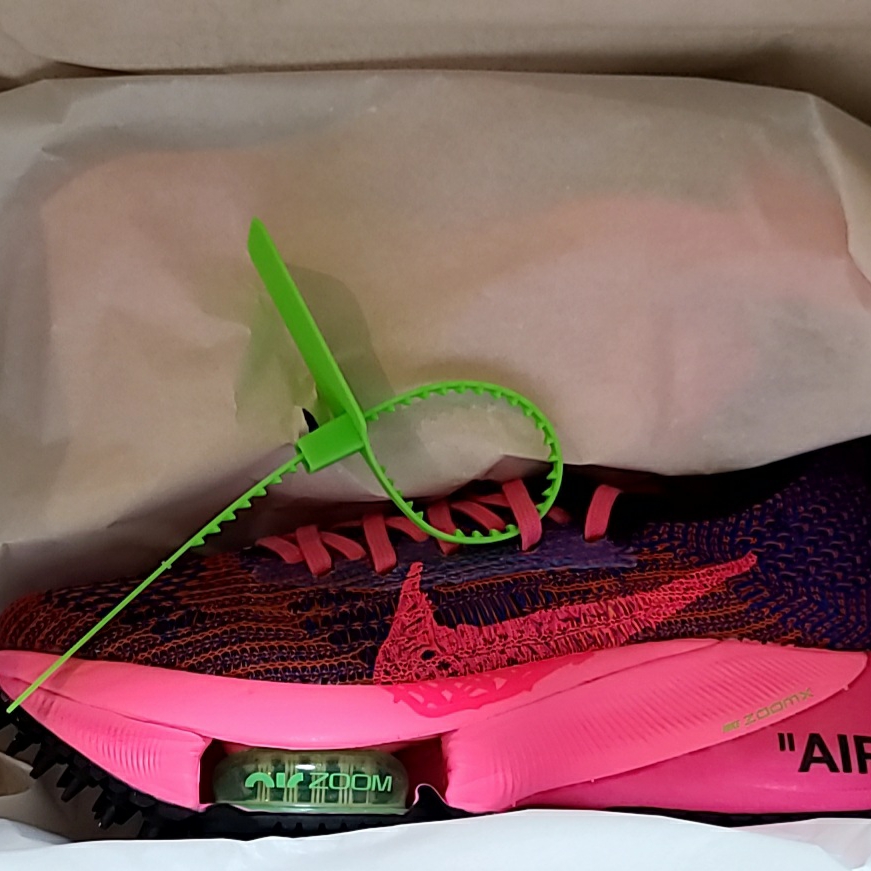 Nike x Off-White Air Zoom Tempo Next% Pink Glow 착용 스타일 - 3