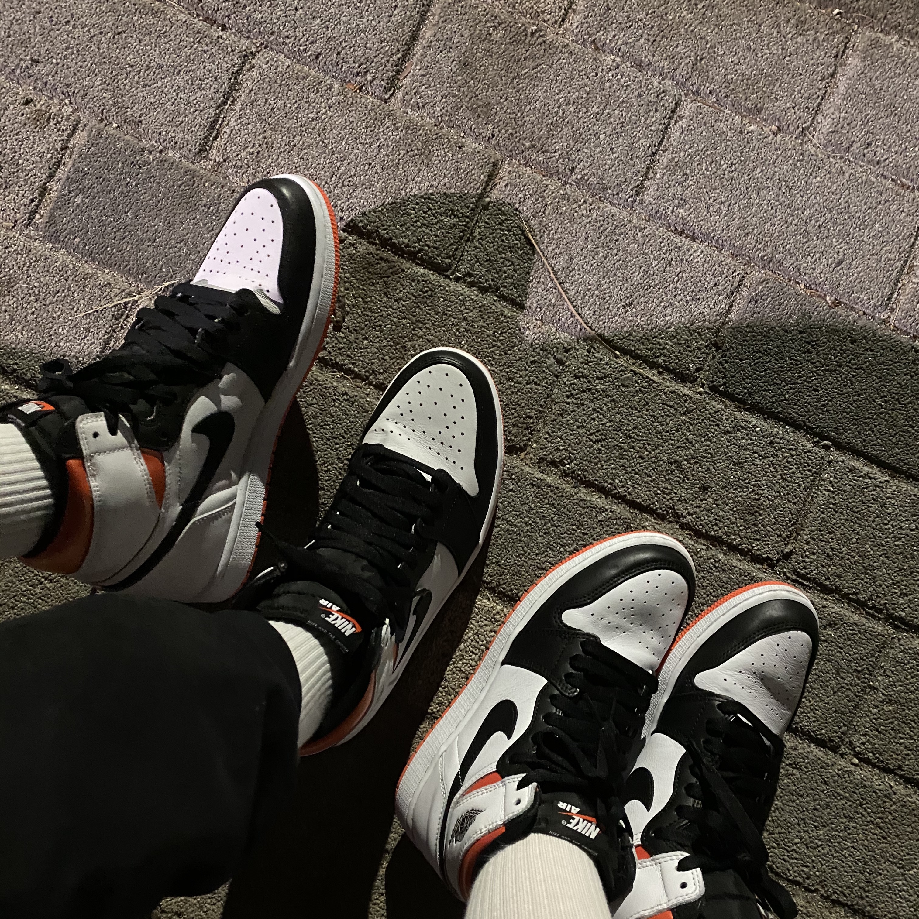 (GS) Jordan 1 Retro High OG Electro Orange, Jordan 1 Retro High OG Electro Orange 착용 스타일 - 2