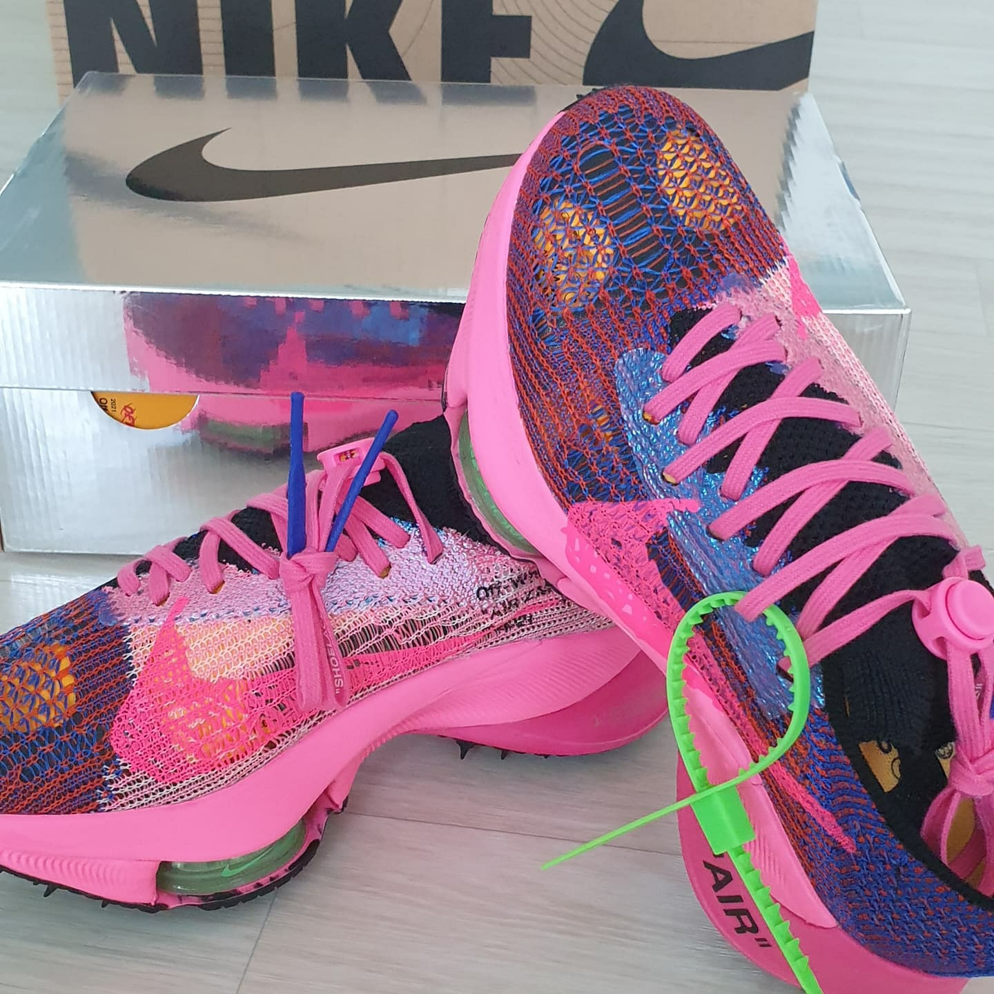Nike x Off-White Air Zoom Tempo Next% Pink Glow 착용 스타일 - 3