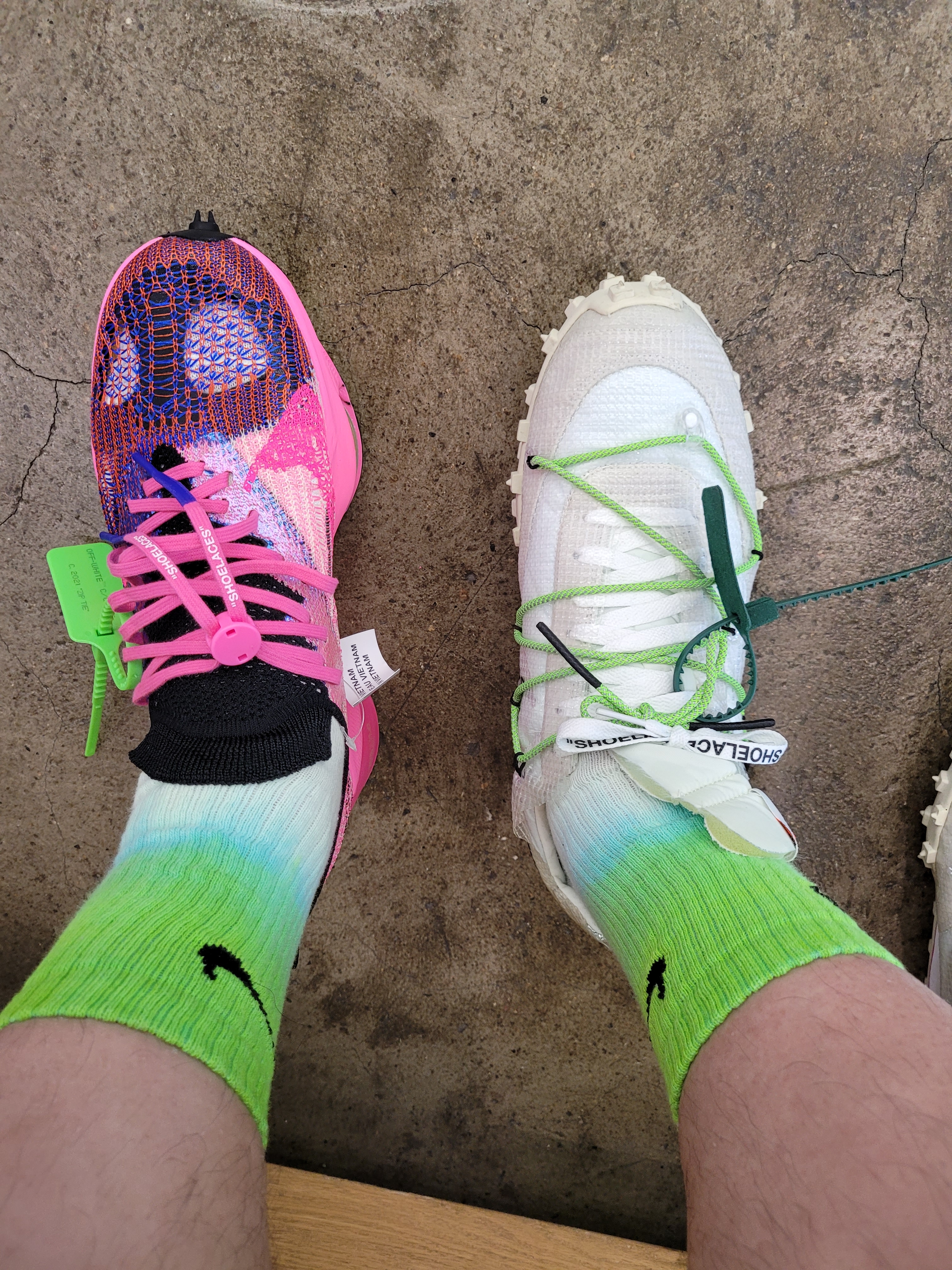 Nike x Off-White Air Zoom Tempo Next% Pink Glow, (W) Nike x Off-White Waffle Racer White 착용 스타일 - 2