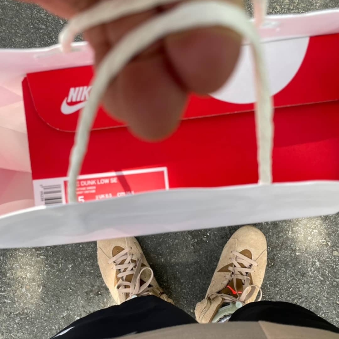 Jordan 6 x Travis Scott Retro SP British Khaki, Jordan x Travis Scott S/S Top - Asia 착용 스타일 - 3