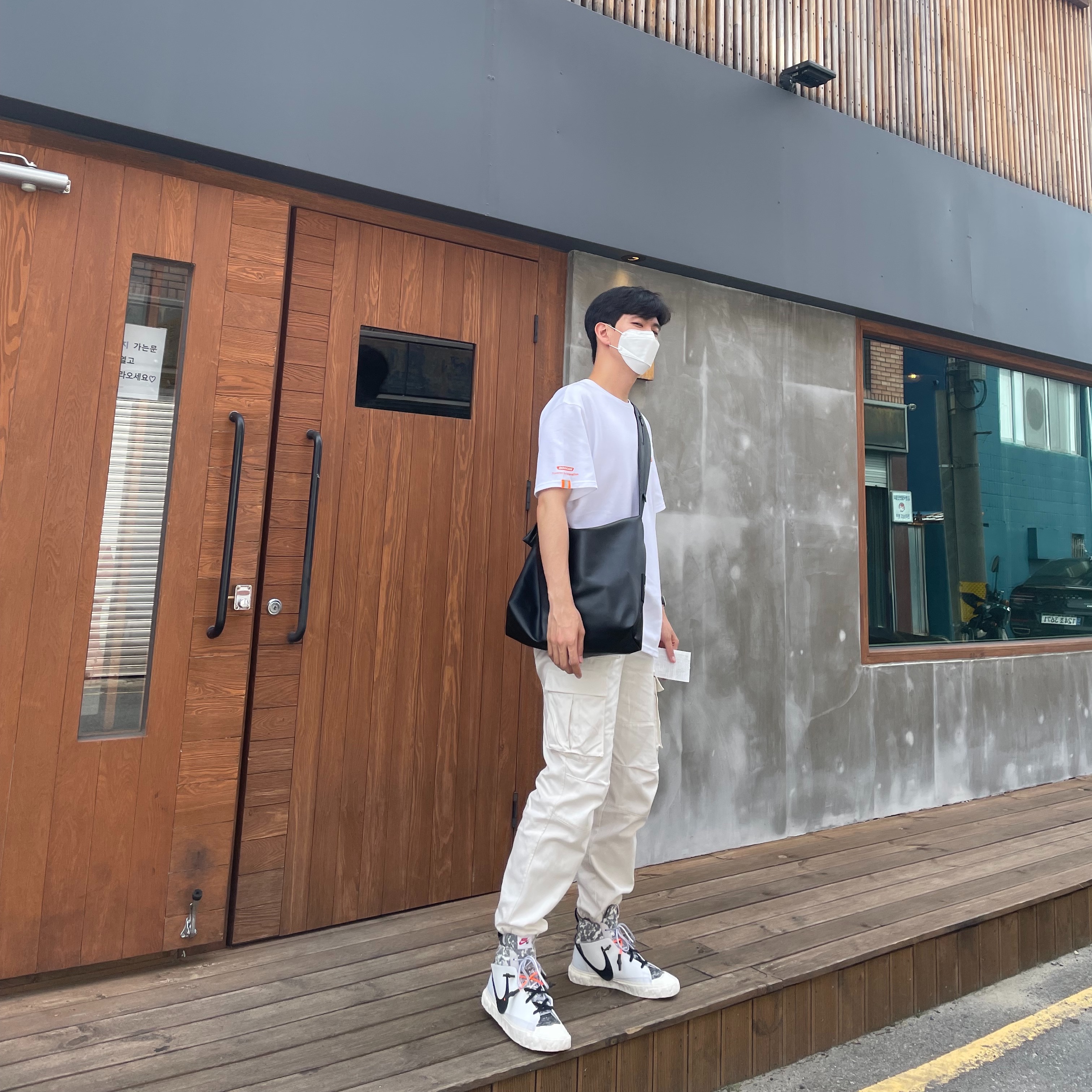 Nike x Readymade Blazer Mid White, IAB Studio x Doosan Infracore T-Shirt White 착용 스타일 - 1