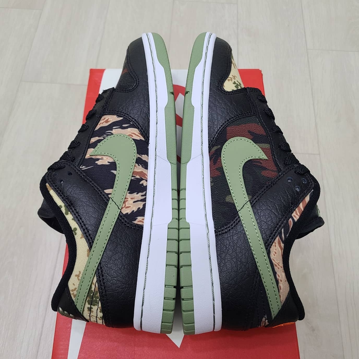 Nike Dunk Low SE Black Multi Camo 착용 스타일 - 3