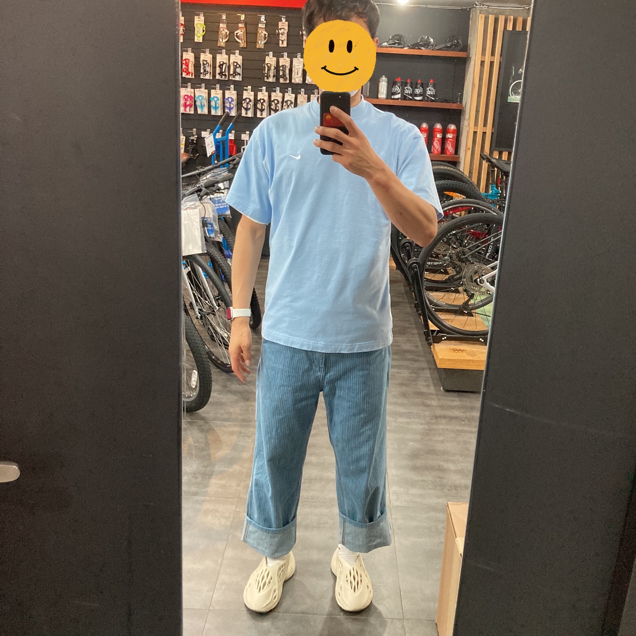 Adidas Yeezy Foam RNNR Sand, Nike NRG Solo Swoosh T-Shirt Psychic Blue - US/EU 착용 스타일