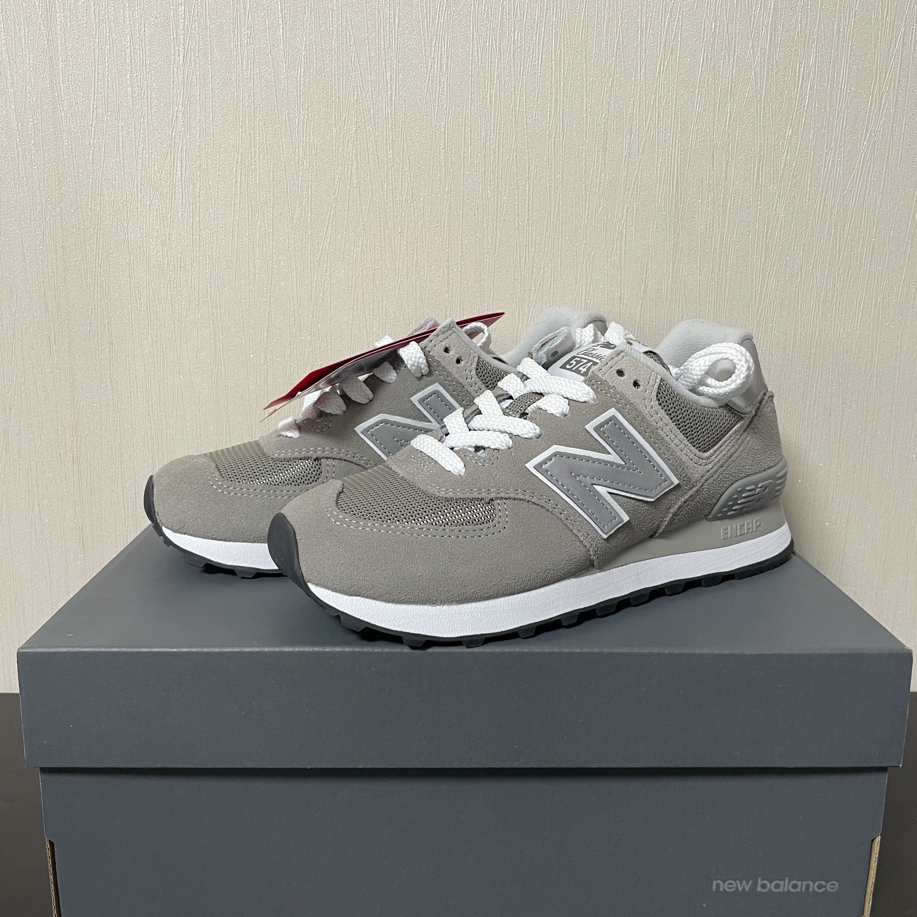 (W) New Balance 574 Gray - B Standard 착용 스타일