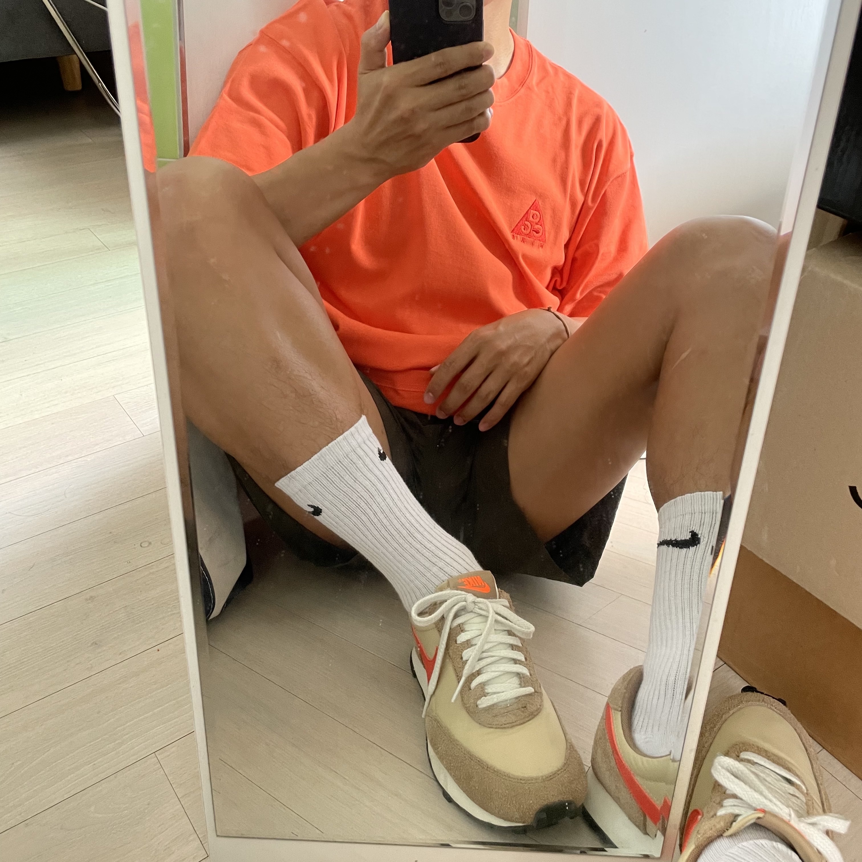 Nike Daybreak SP Vegas Gold College Orange 착용 스타일