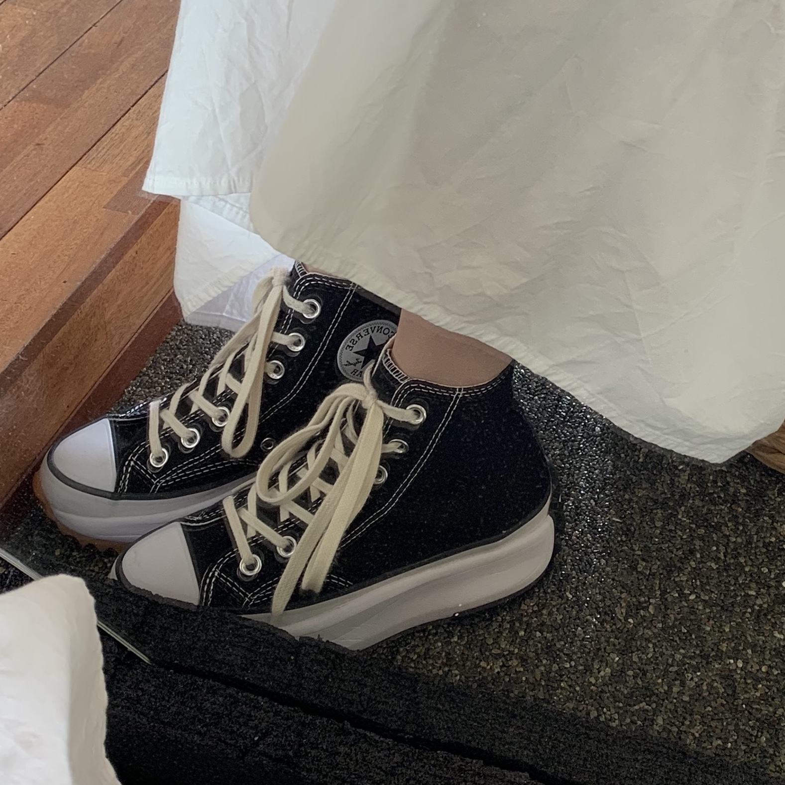 Converse Run Star Hike Hi Black White Gum 착용 스타일