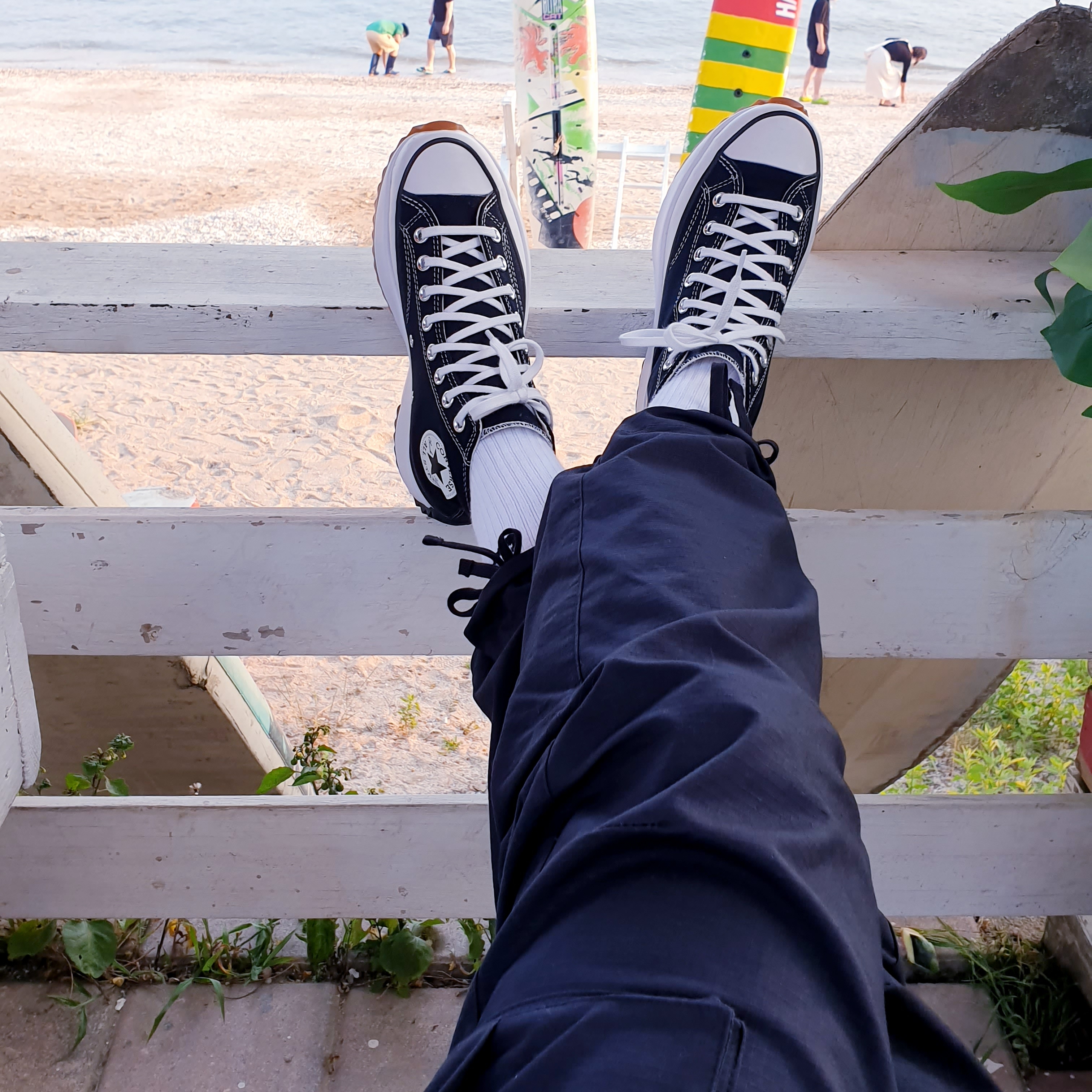 Converse Run Star Hike Hi Black White Gum 착용 스타일 - 2