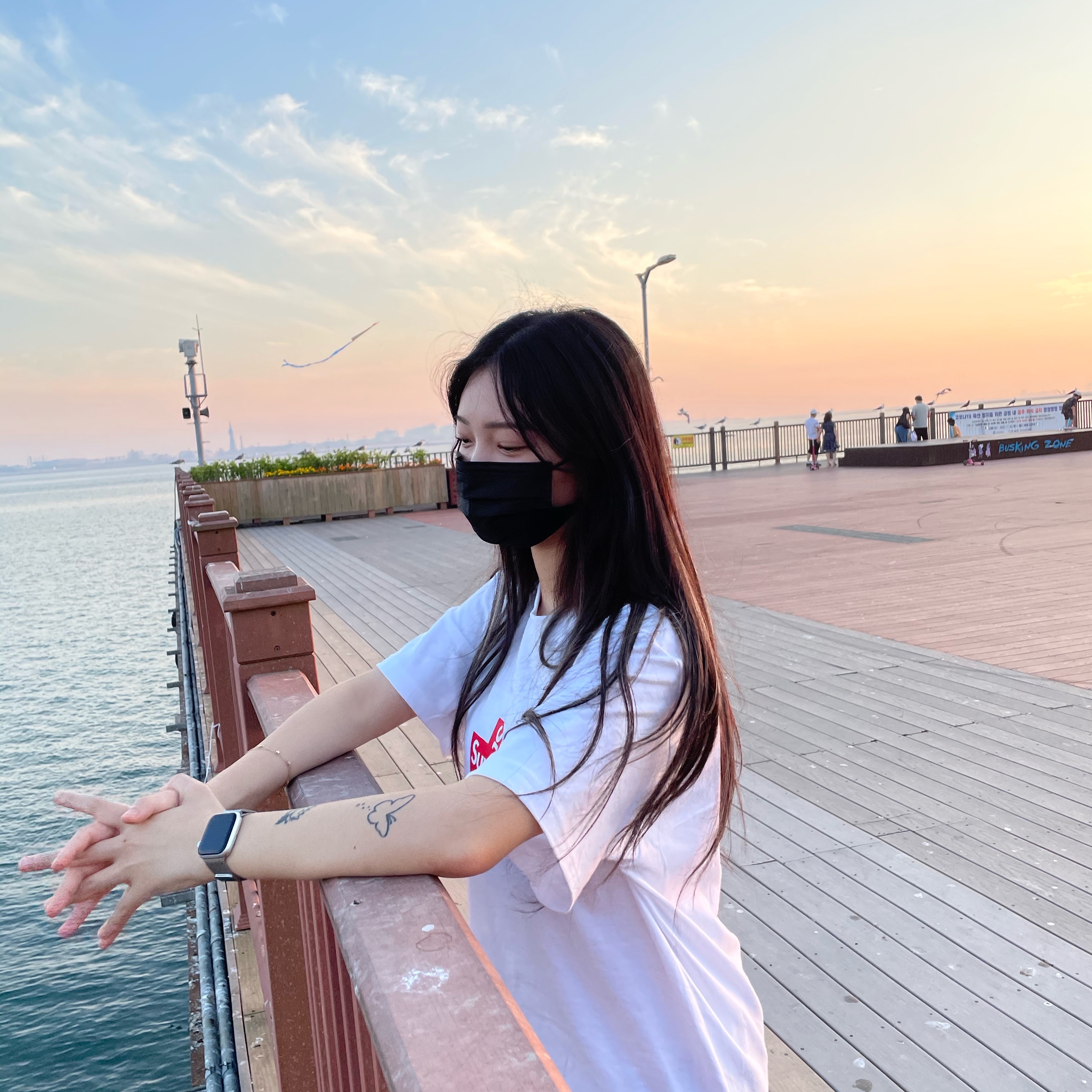 Supreme Cross Box Logo T-Shirt White - 20FW 착용 스타일 - 2