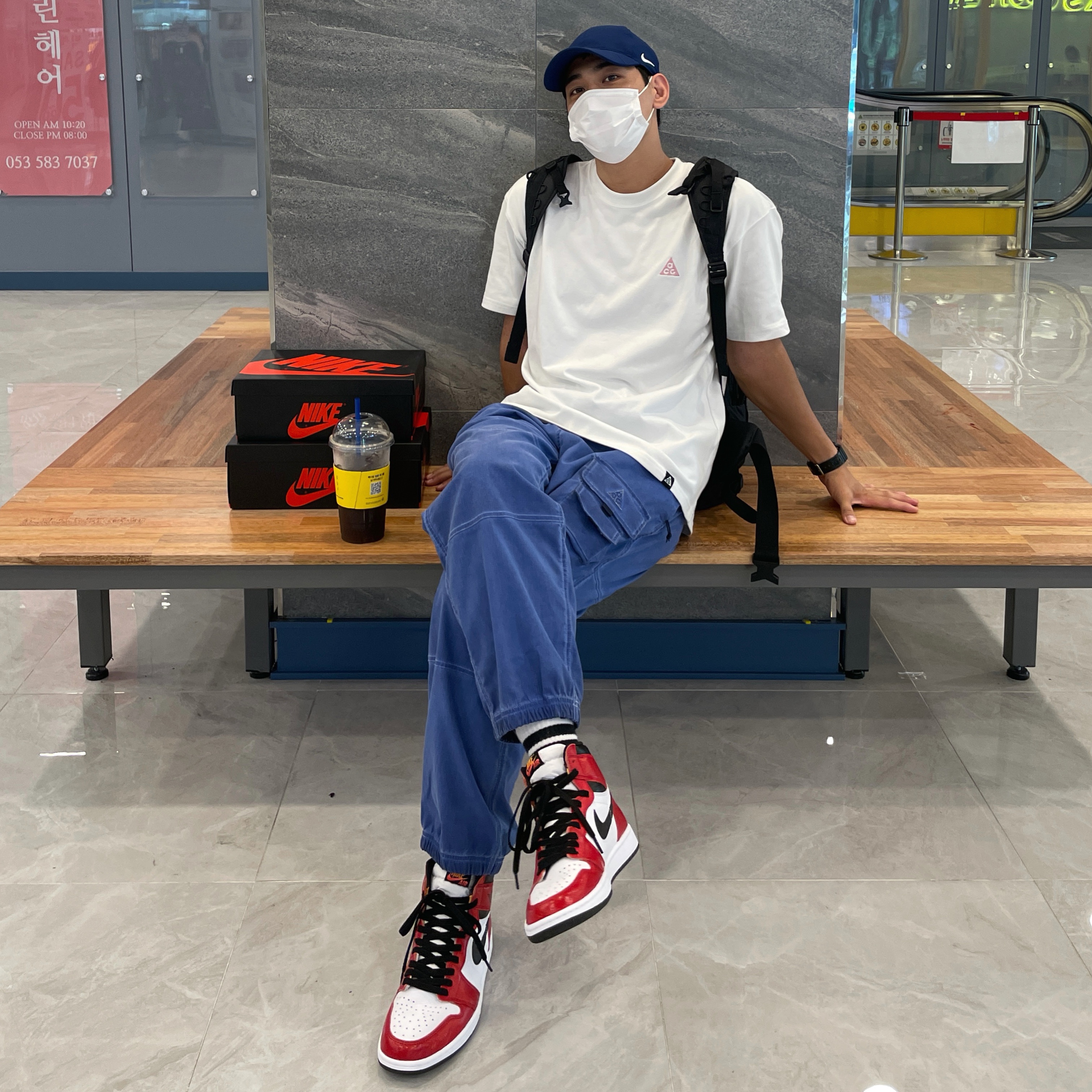 Jordan 1 Retro High OG Light Fusion Red, Nike ACG LBR T-Shirt Summit White Pink - Asia 착용 스타일